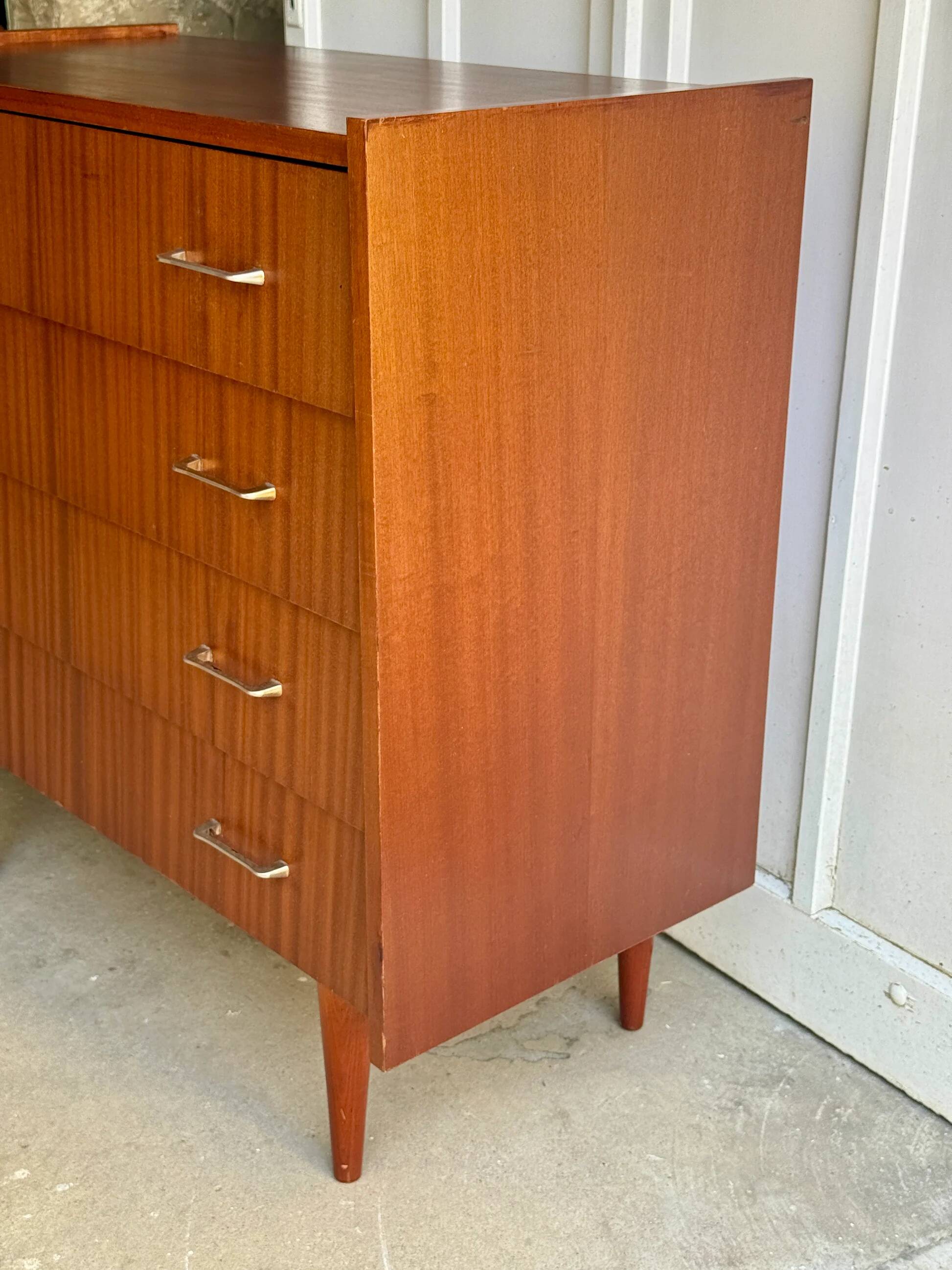 Mid-century commode style