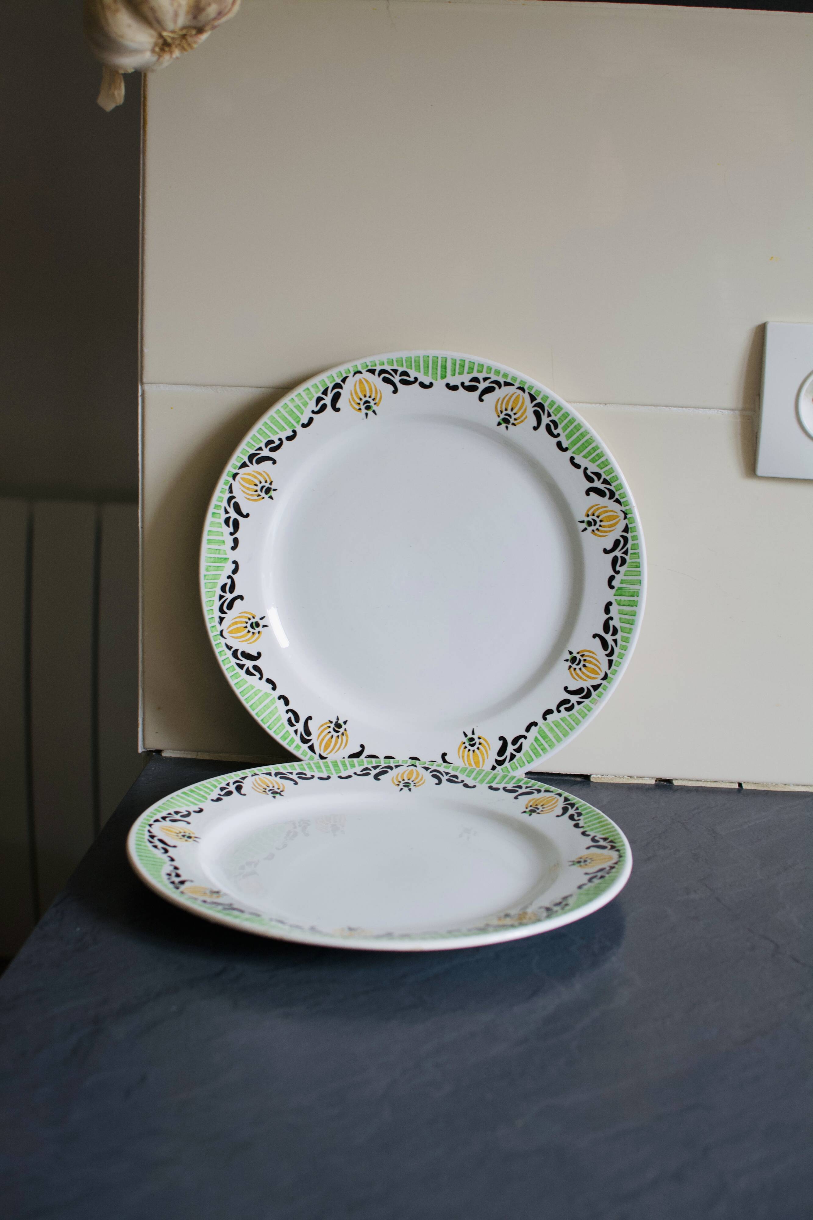 2 assiettes anciennes Sarreguemines Maroussia