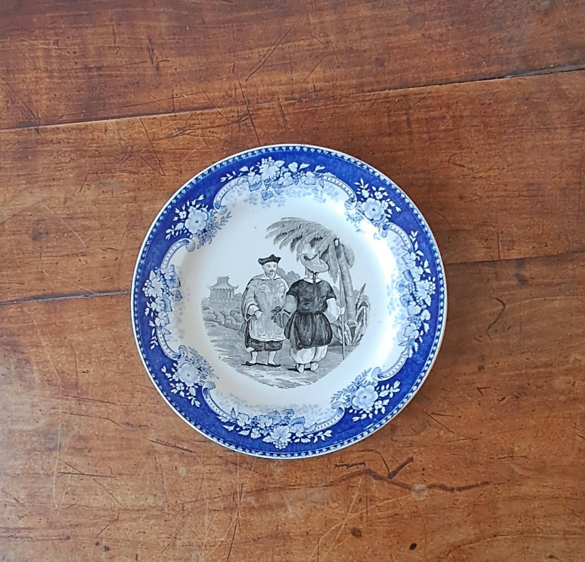 Orientalist plate U&C Sarreguemines. Gold medal 1844