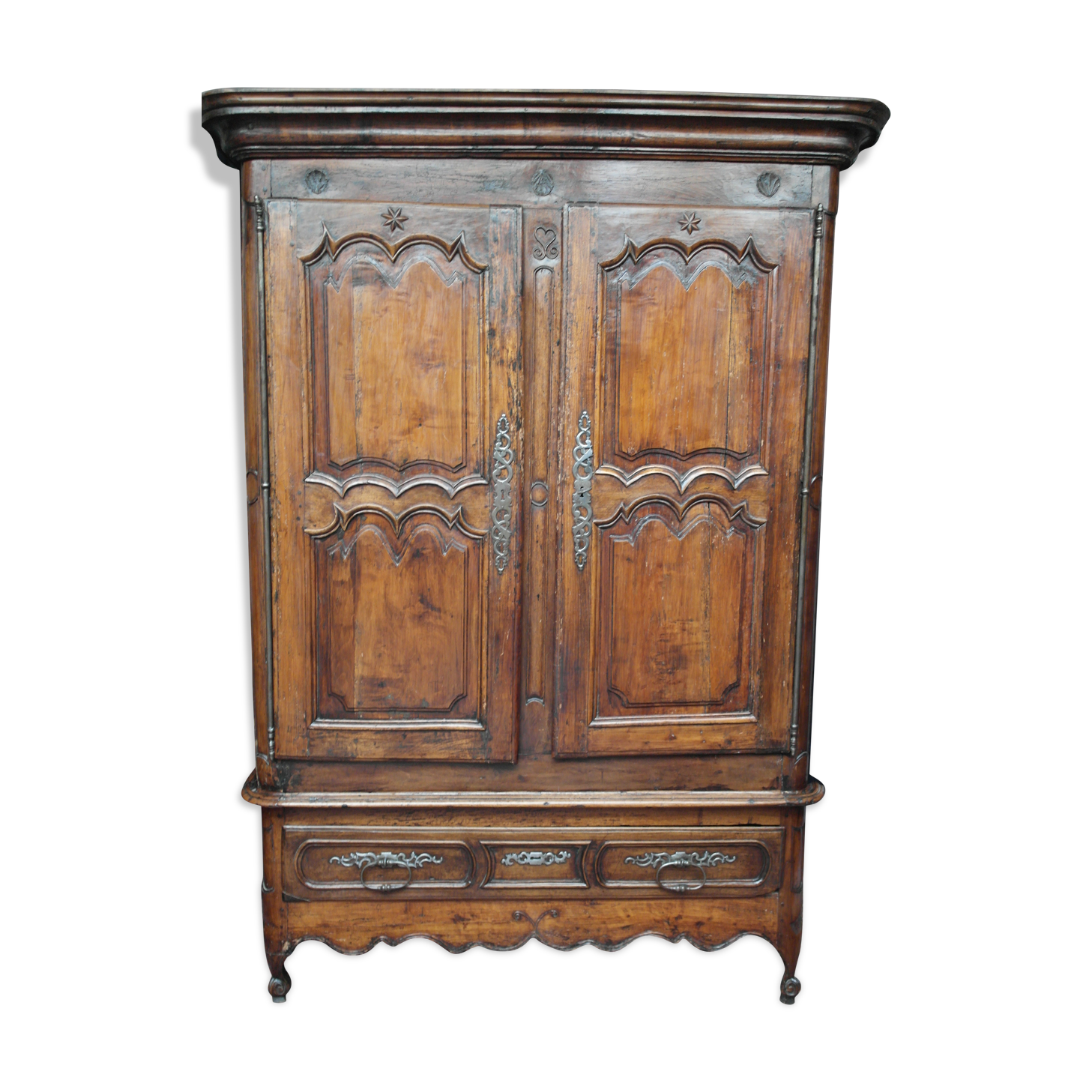Walnut cabinet, 18th