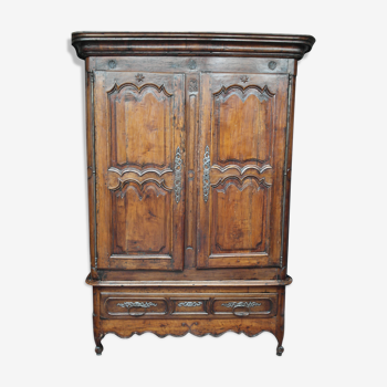 Walnut cabinet, 18th