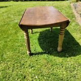 Round table with flaps