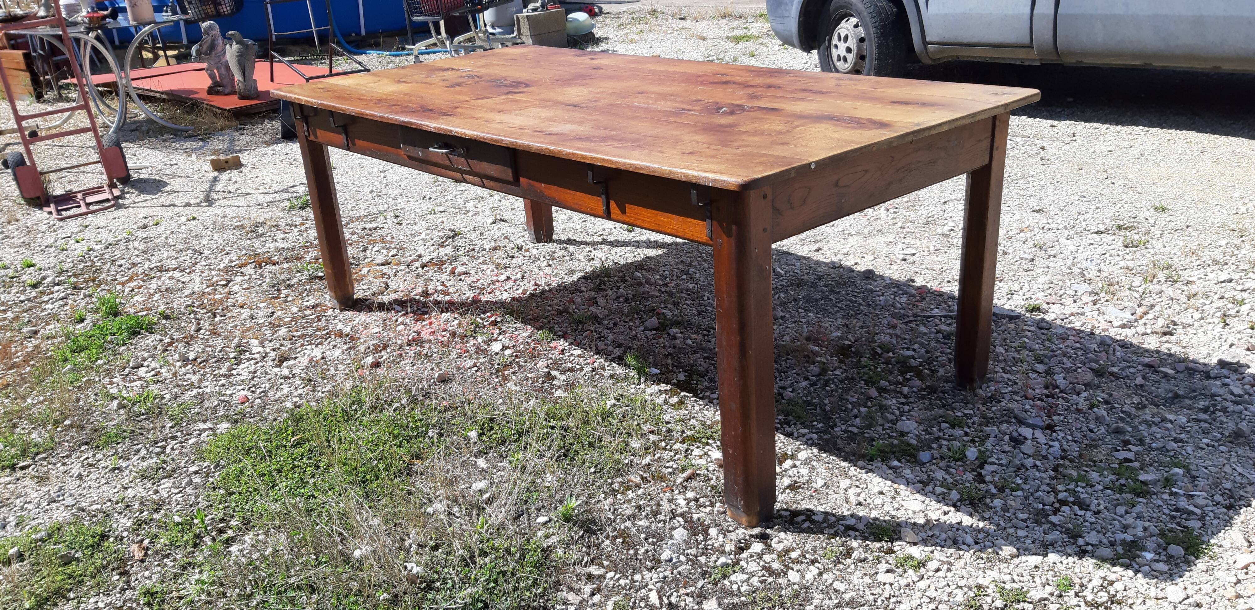 Country farm table in pine
