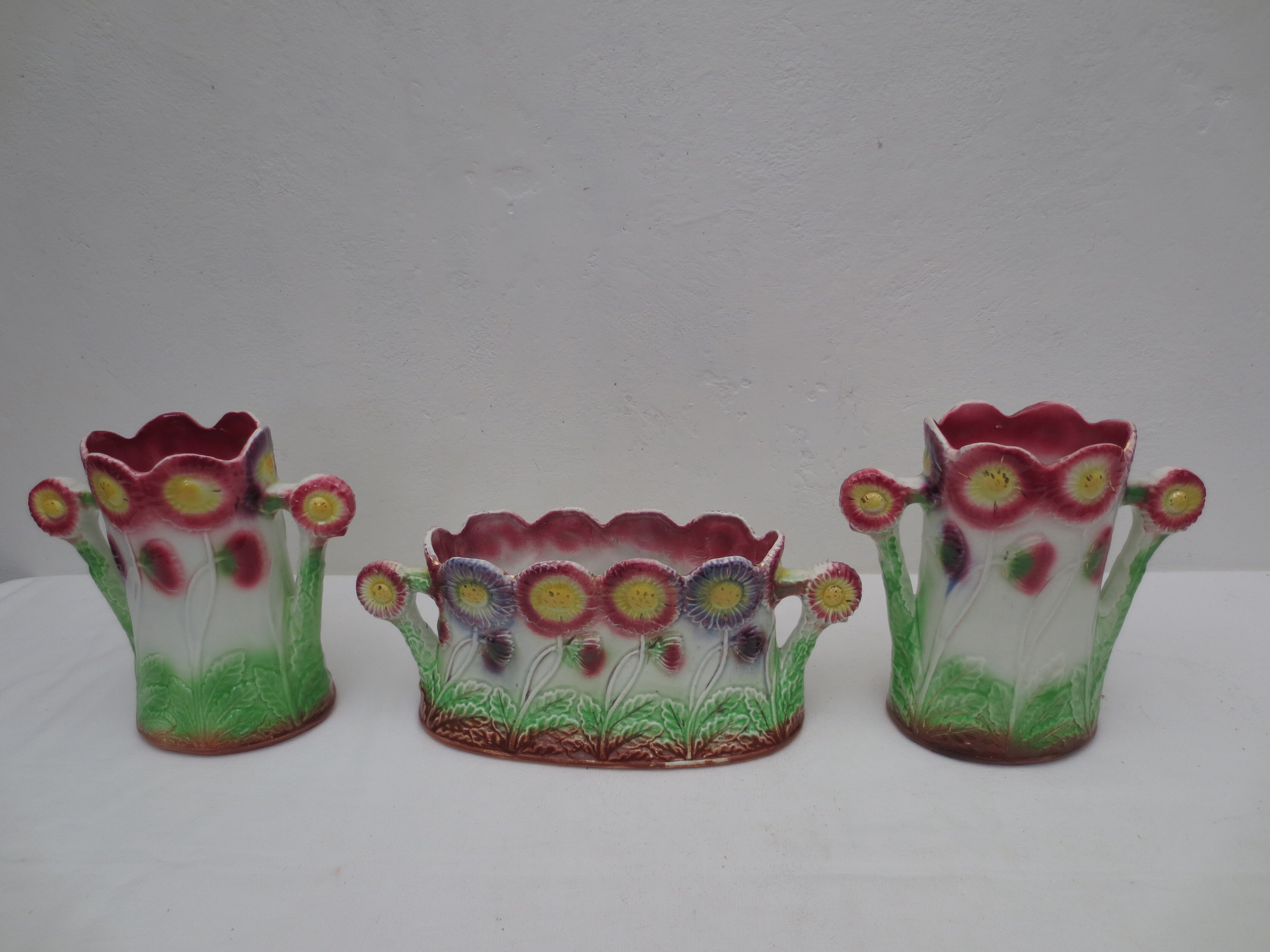 Vases and gardener "onnaing" in art nouveau dabsin