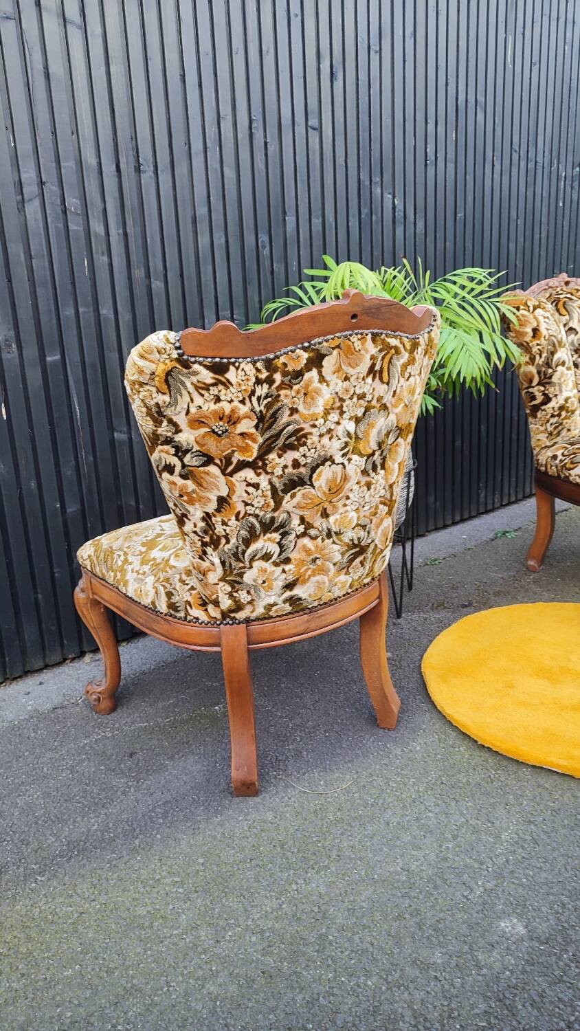 Set of 2 velvet cocktail/toadstool chairs
