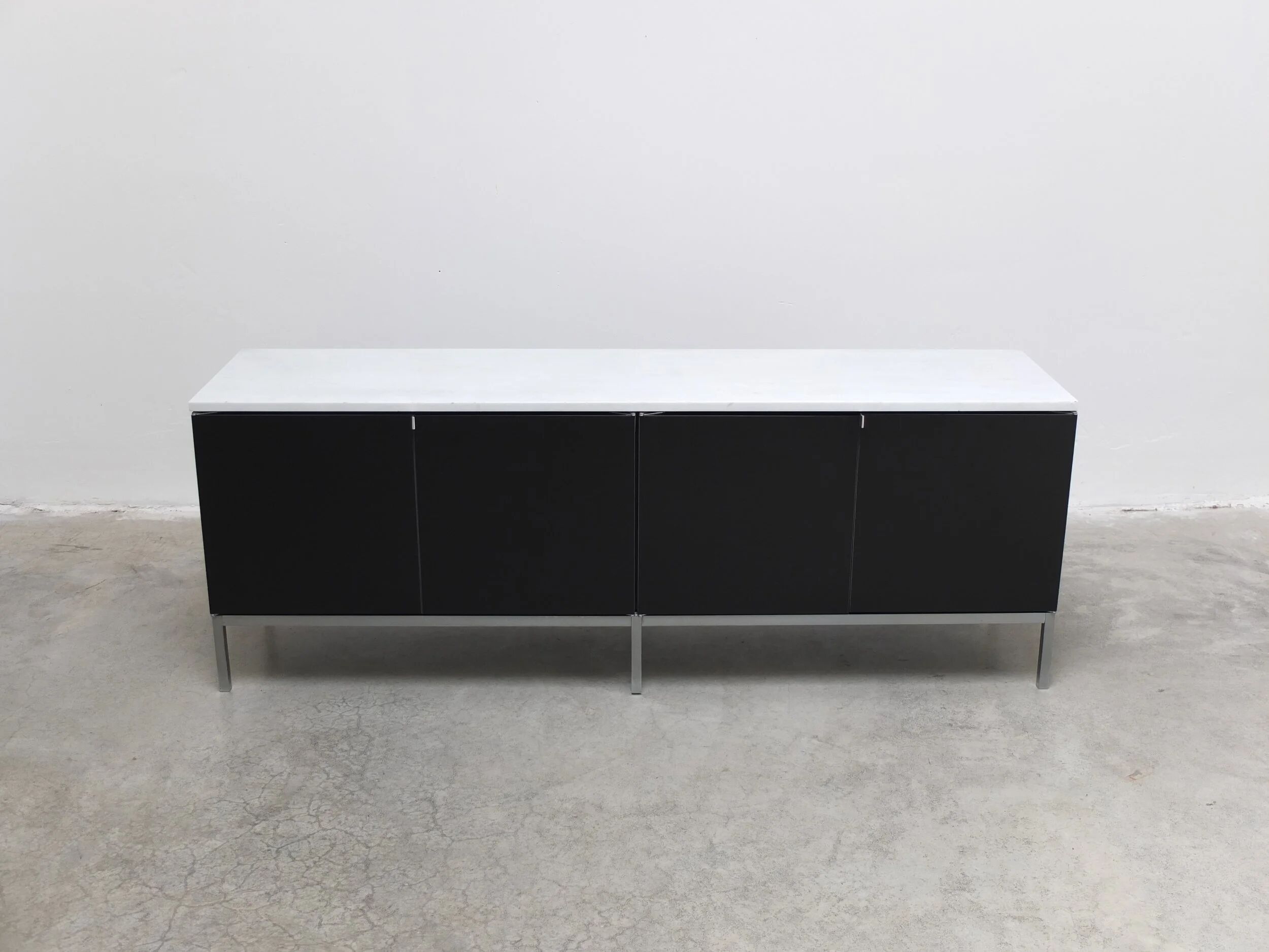 Enfilade noir et marbre par Florence Knoll pour Knoll, 1961