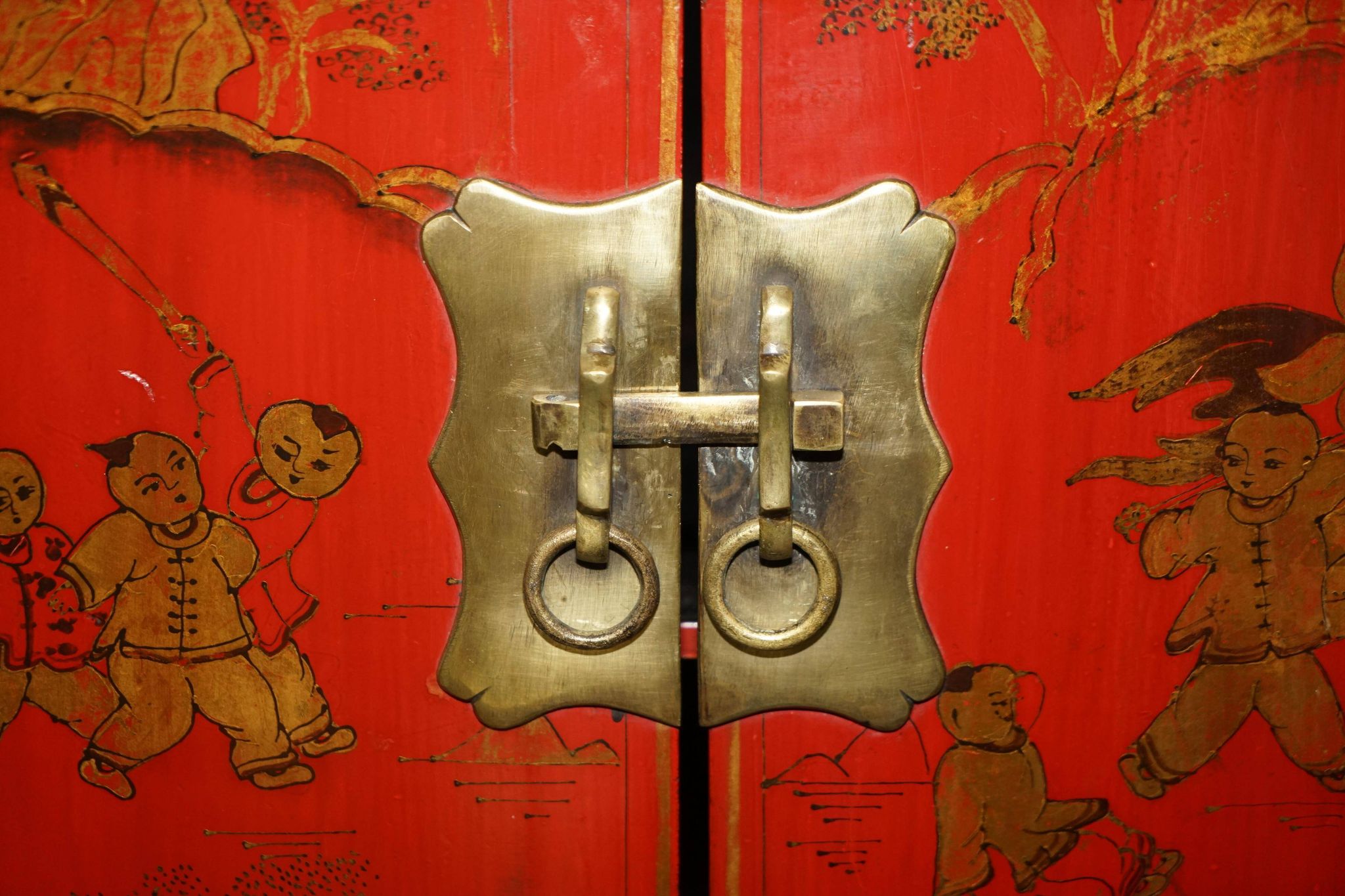 Armoirechinoise antique laquée à la main, grande armoire latérale