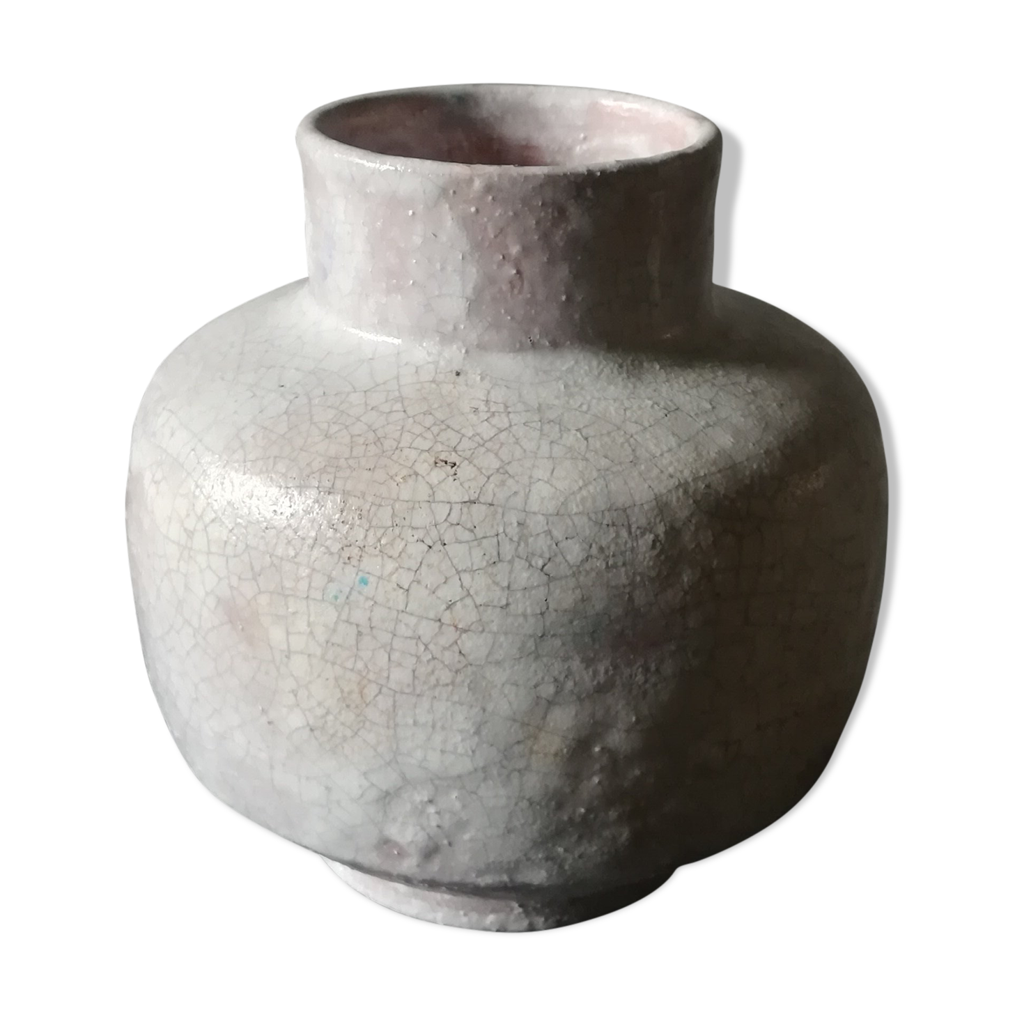 Vase covered white crusty and cracked ceramic,