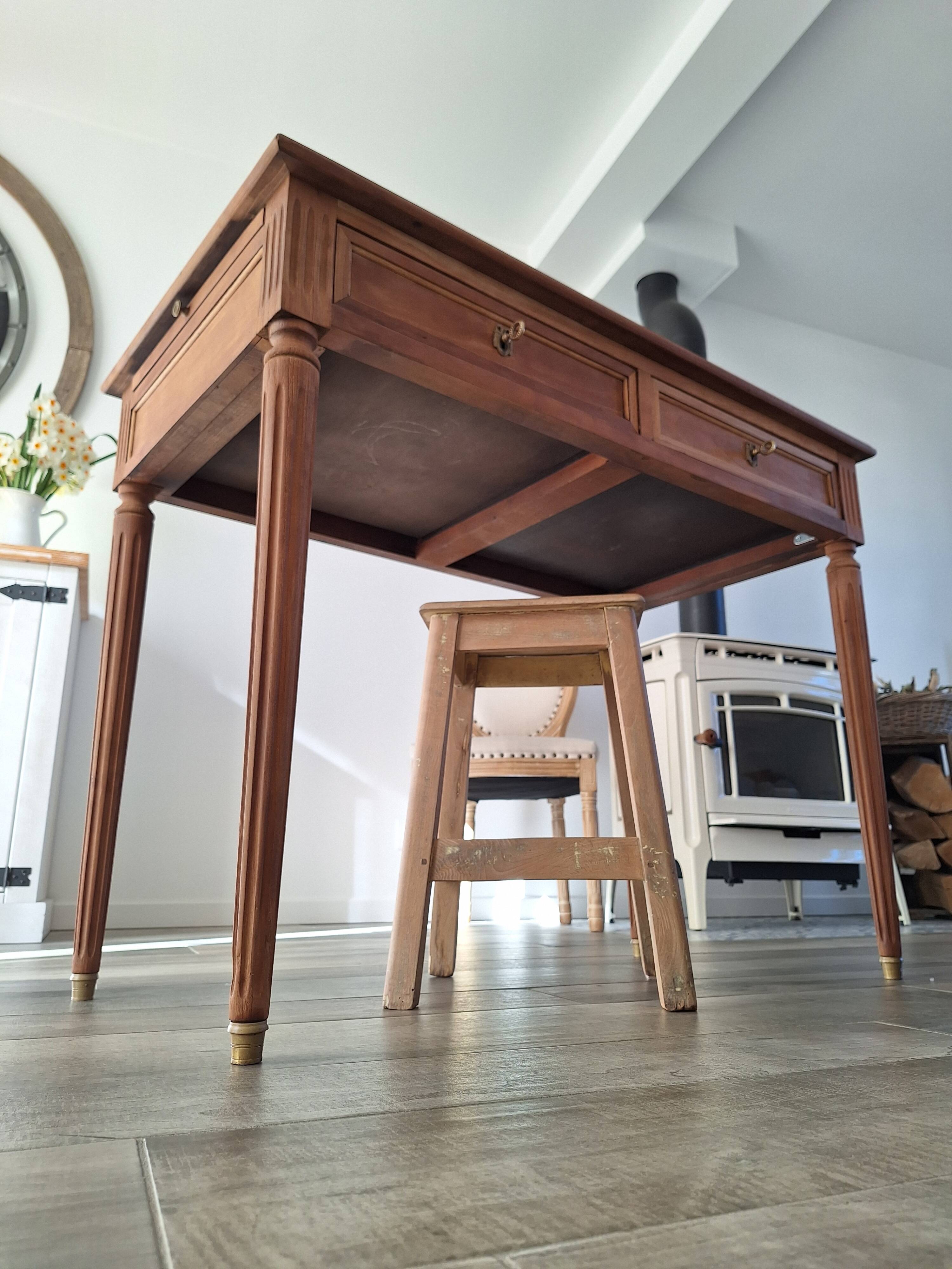 Extendable desk in solid wood in Louis XVI style