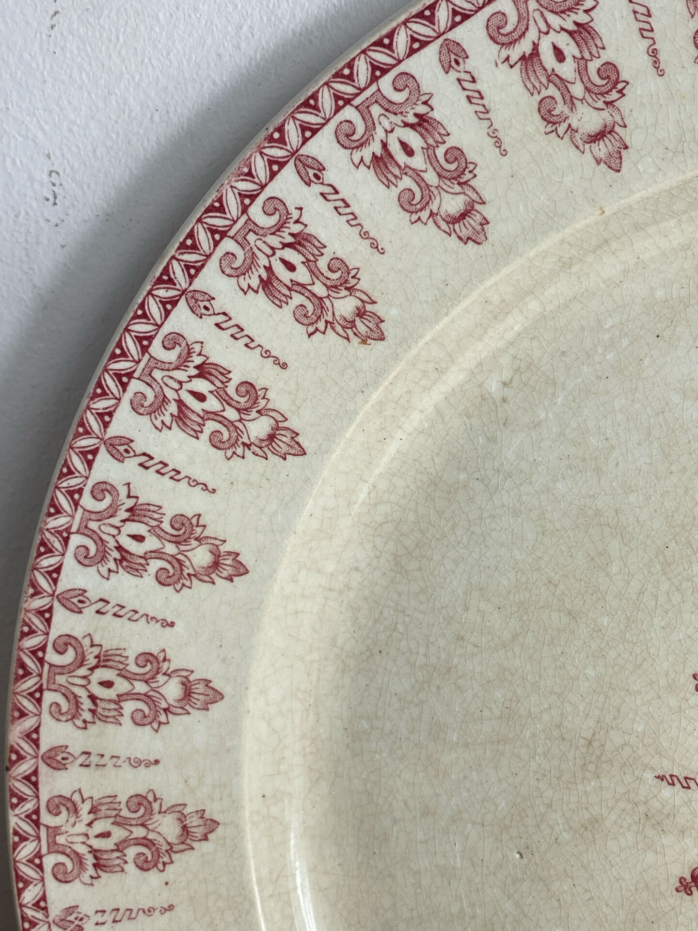 Plat, terre de fer, collection Annam de Gien 