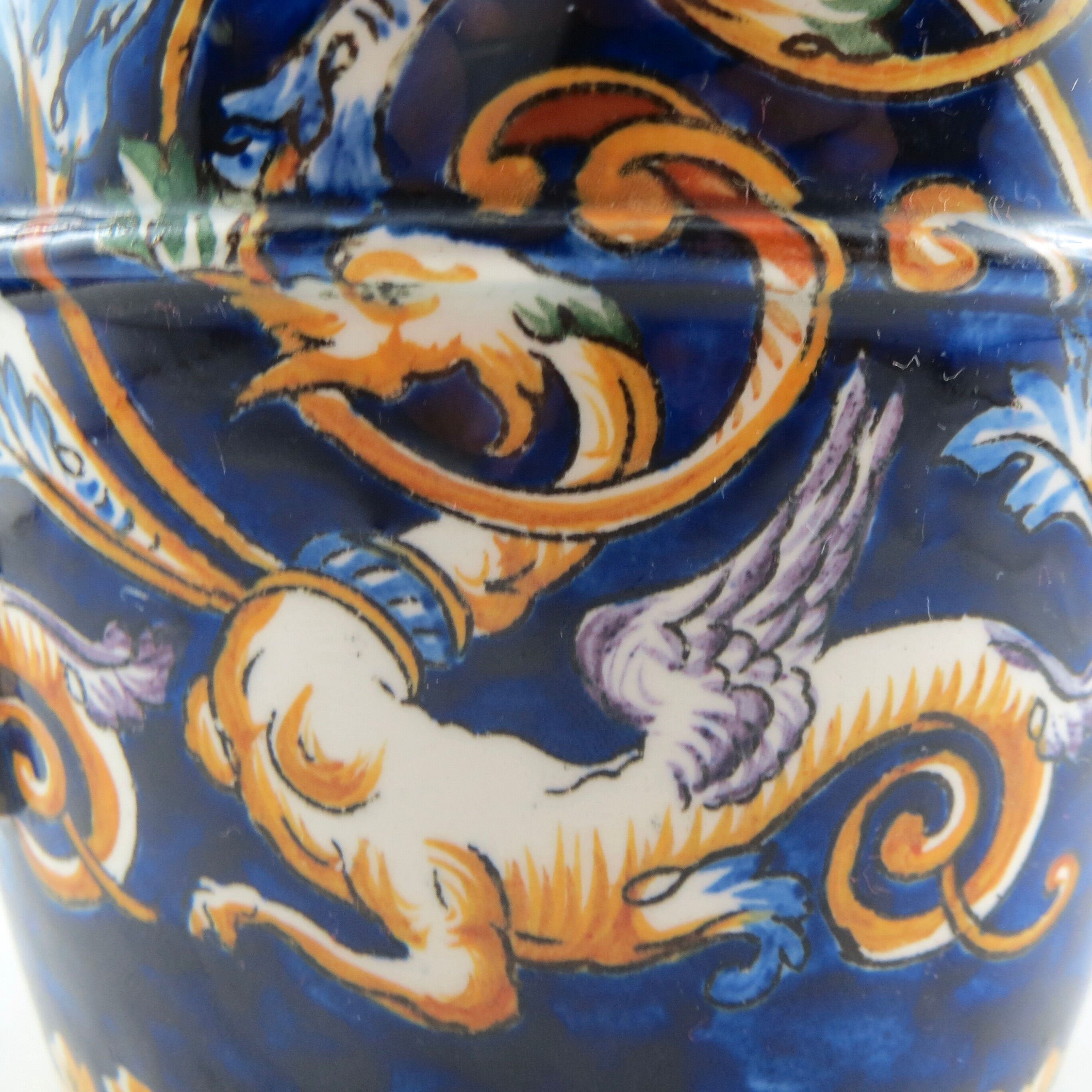 Ancien pichet/broc faïence de gien, renaissance, french ceramic/limoges/putti