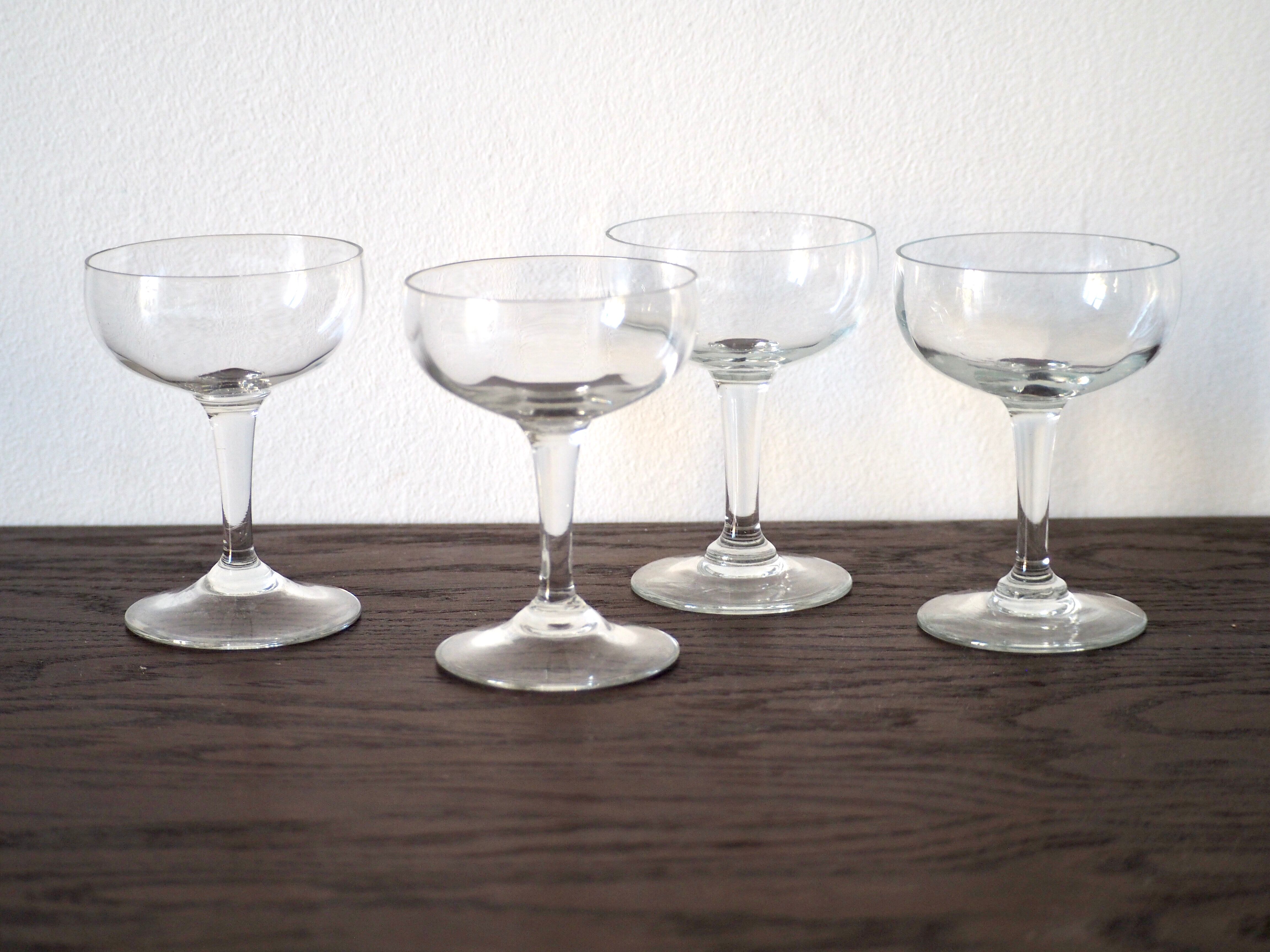 Set of 4 glass champagne glasses