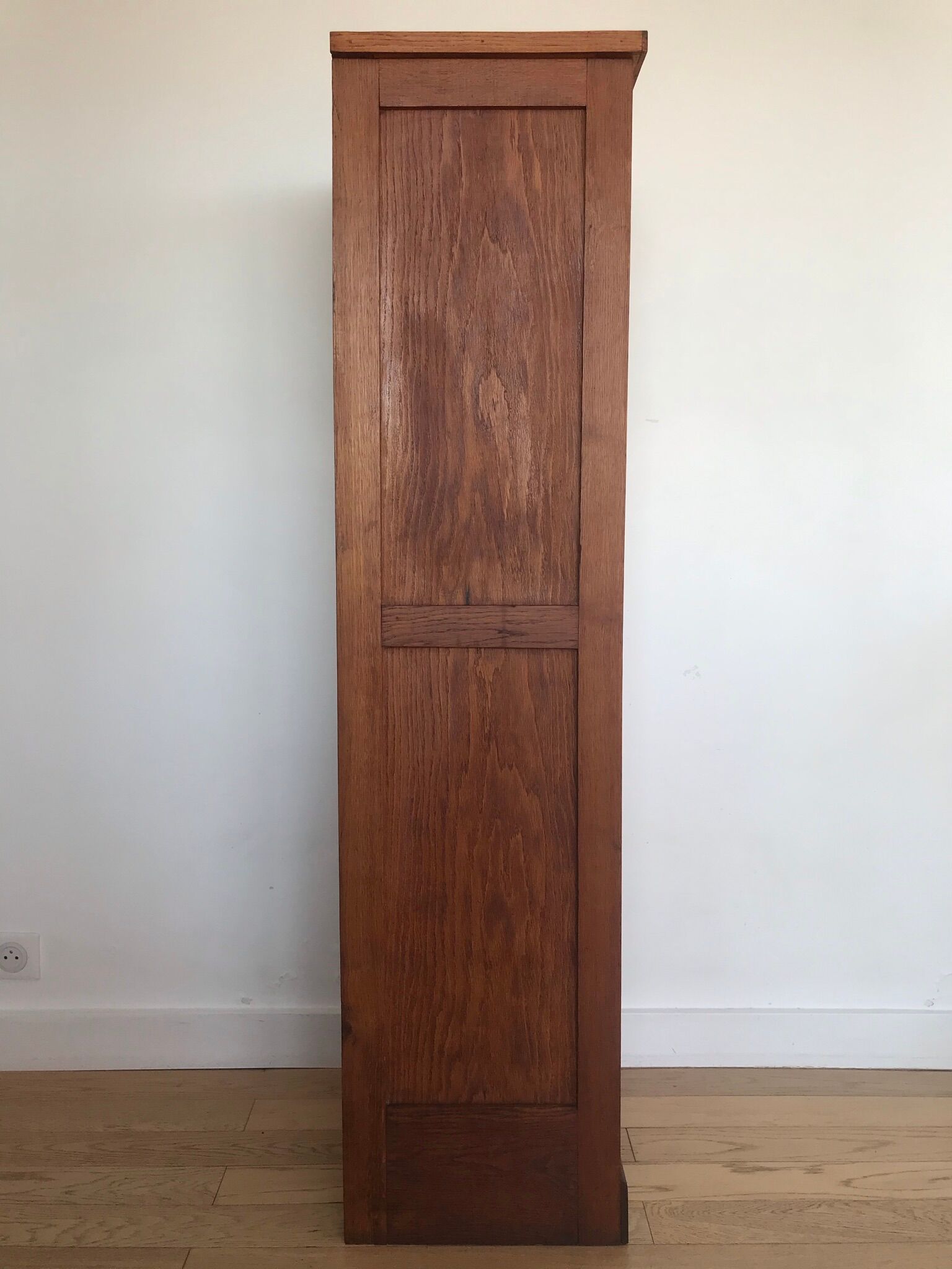 Vintage curtain binder in solid brown oak year 50