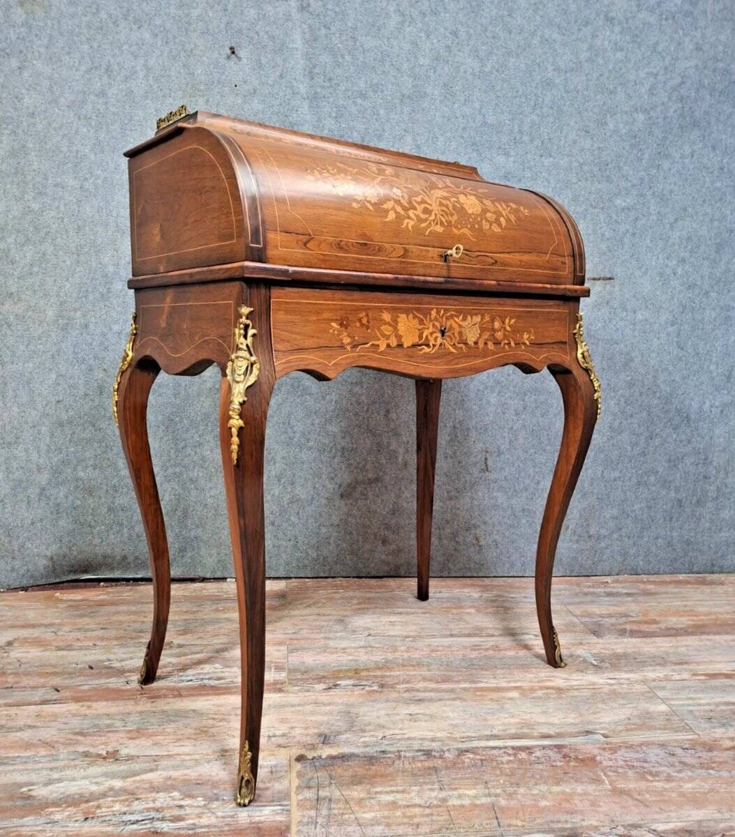 cylinder desk in Louis XV style, elegant and very decorative.