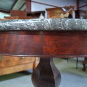 Round mahogany gueridon with a marble top – Empire Restoration period
