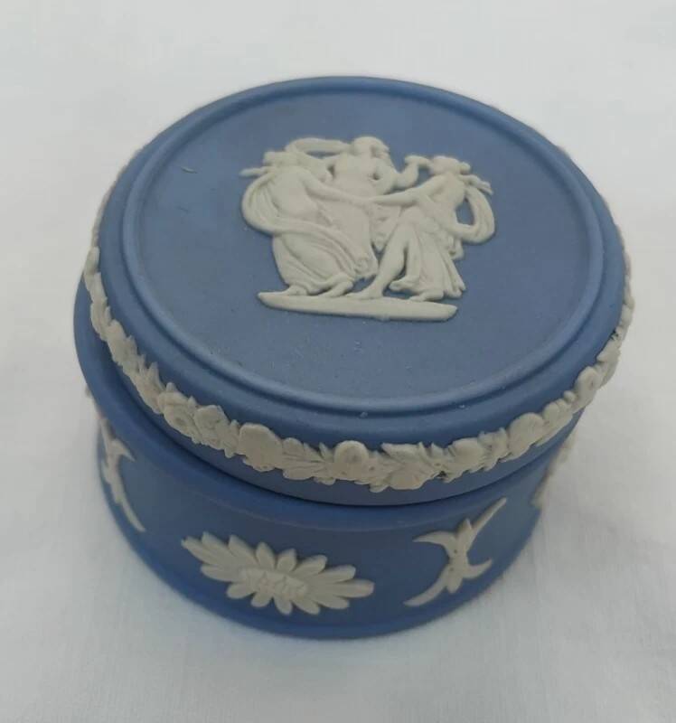 Collection - Set of 4 Decorative Pieces in Wedgwood Jasper