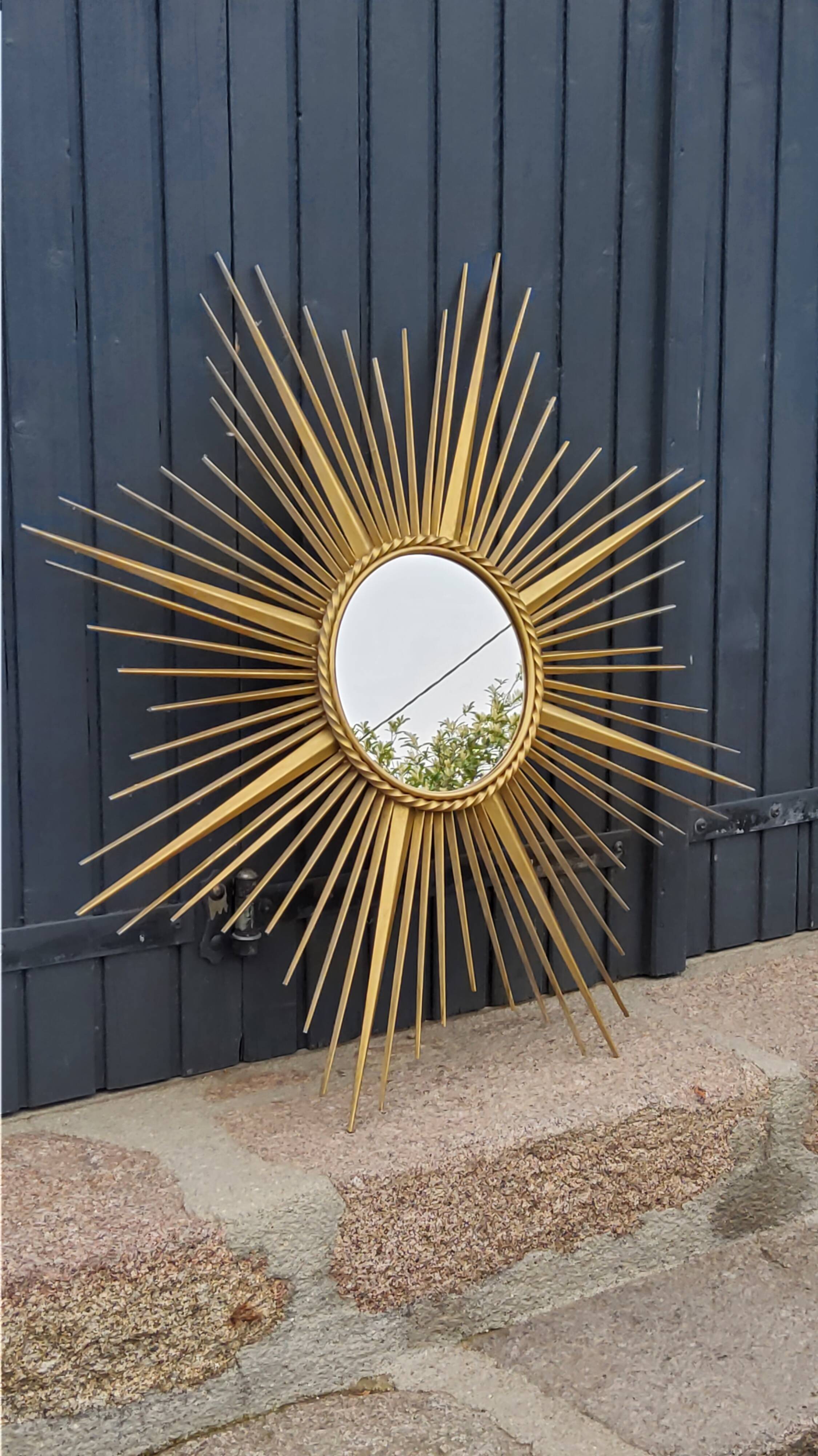 Miroir soleil Chaty Vallauris en métal doré