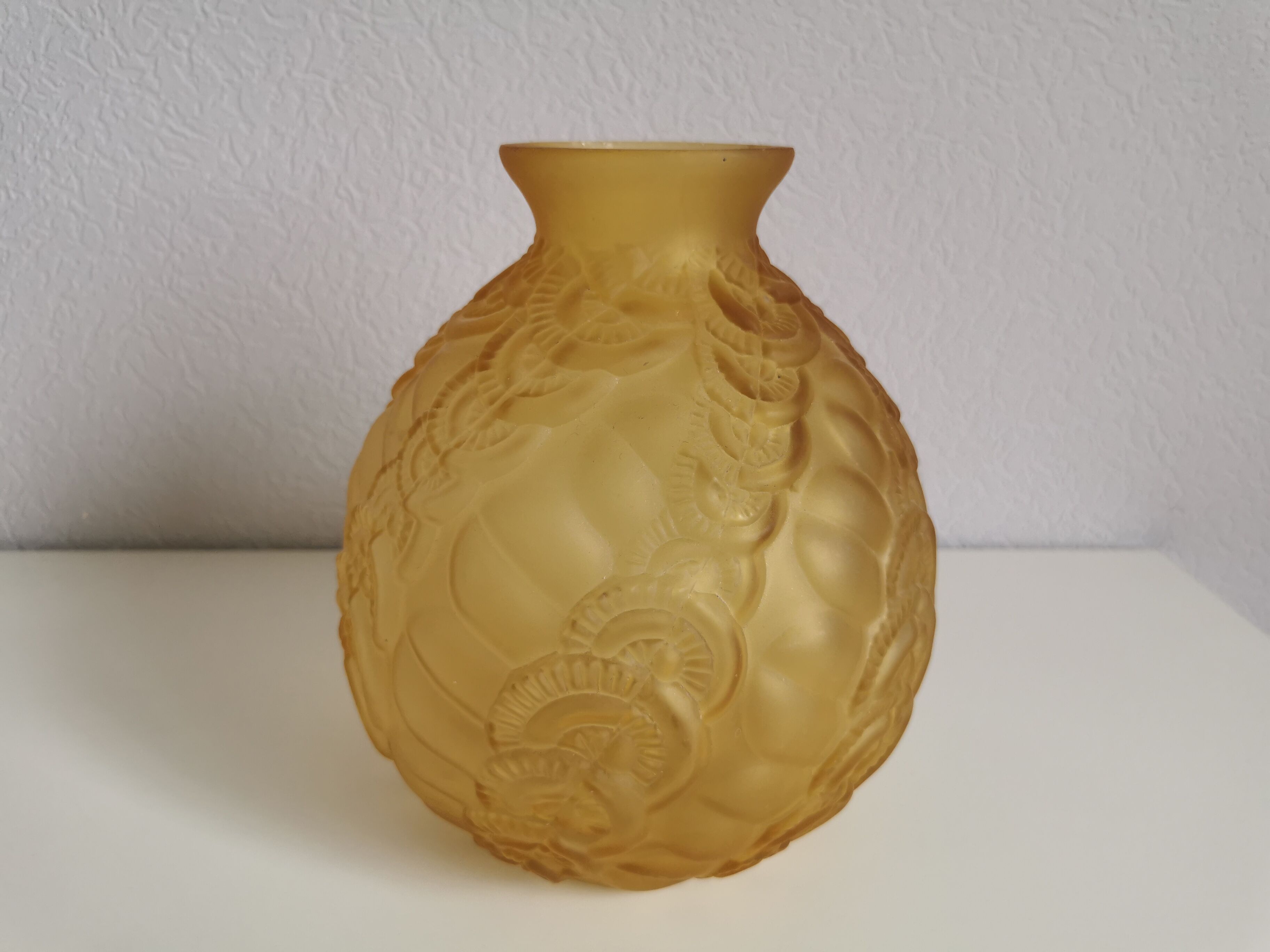 Vase frosted glass ball