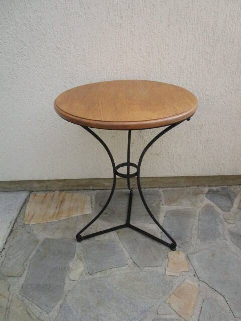 Round bistro table