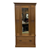 English wardrobe in walnut from the early 20th century.
