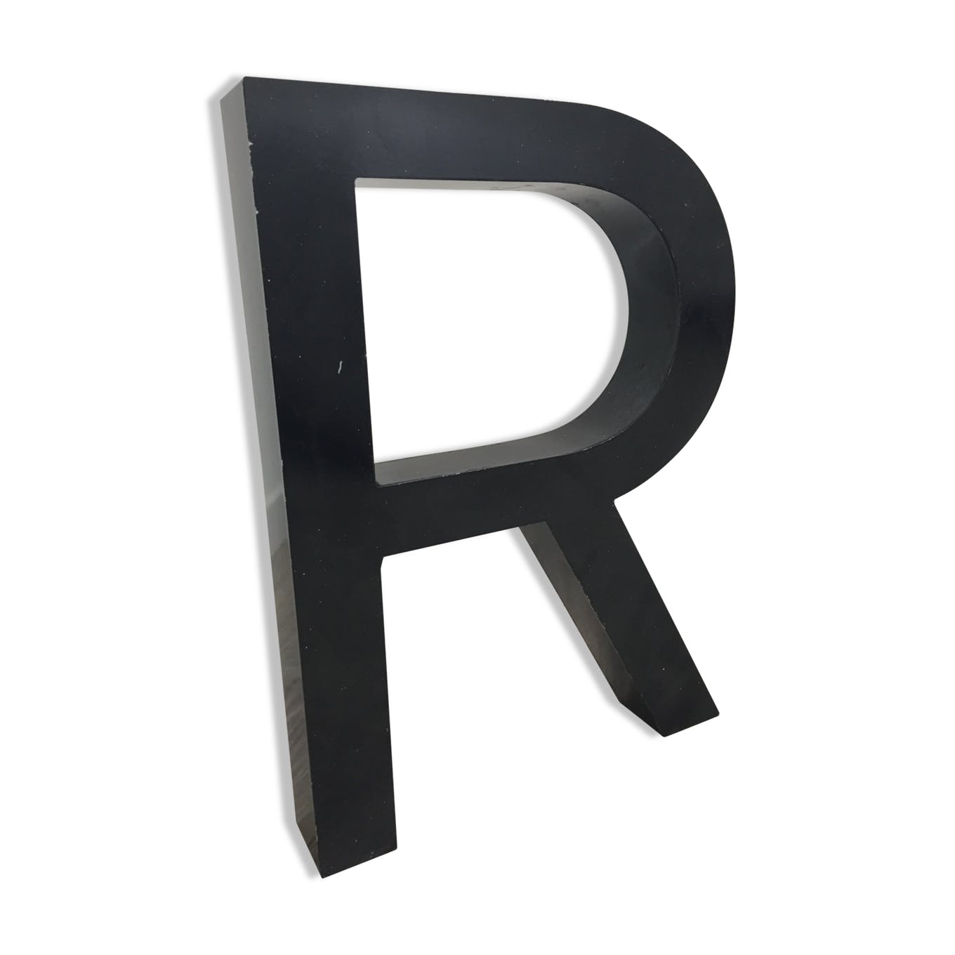 Metal letter R