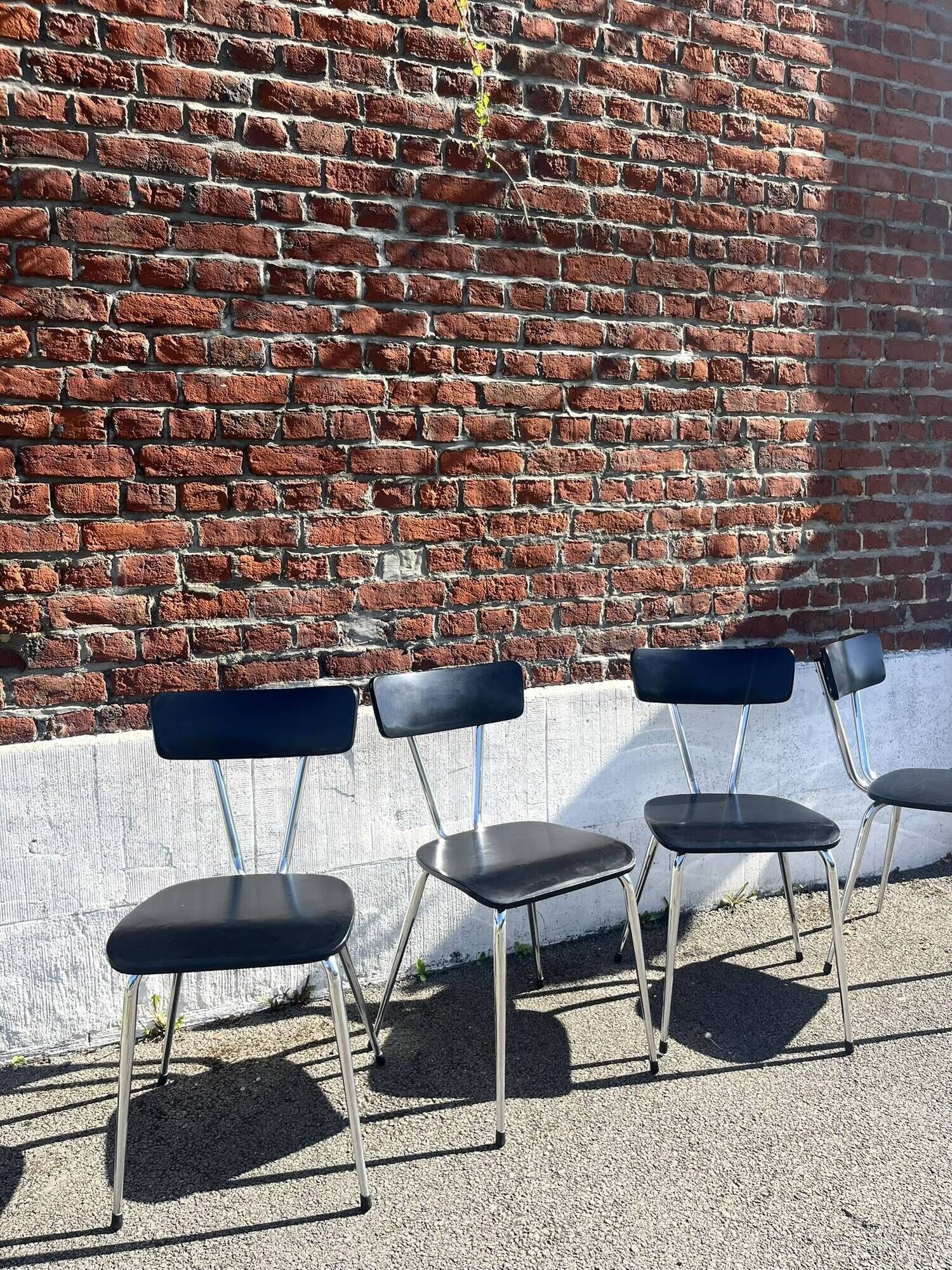 Lot 4 chaises vintage skaï noir et métal chromé