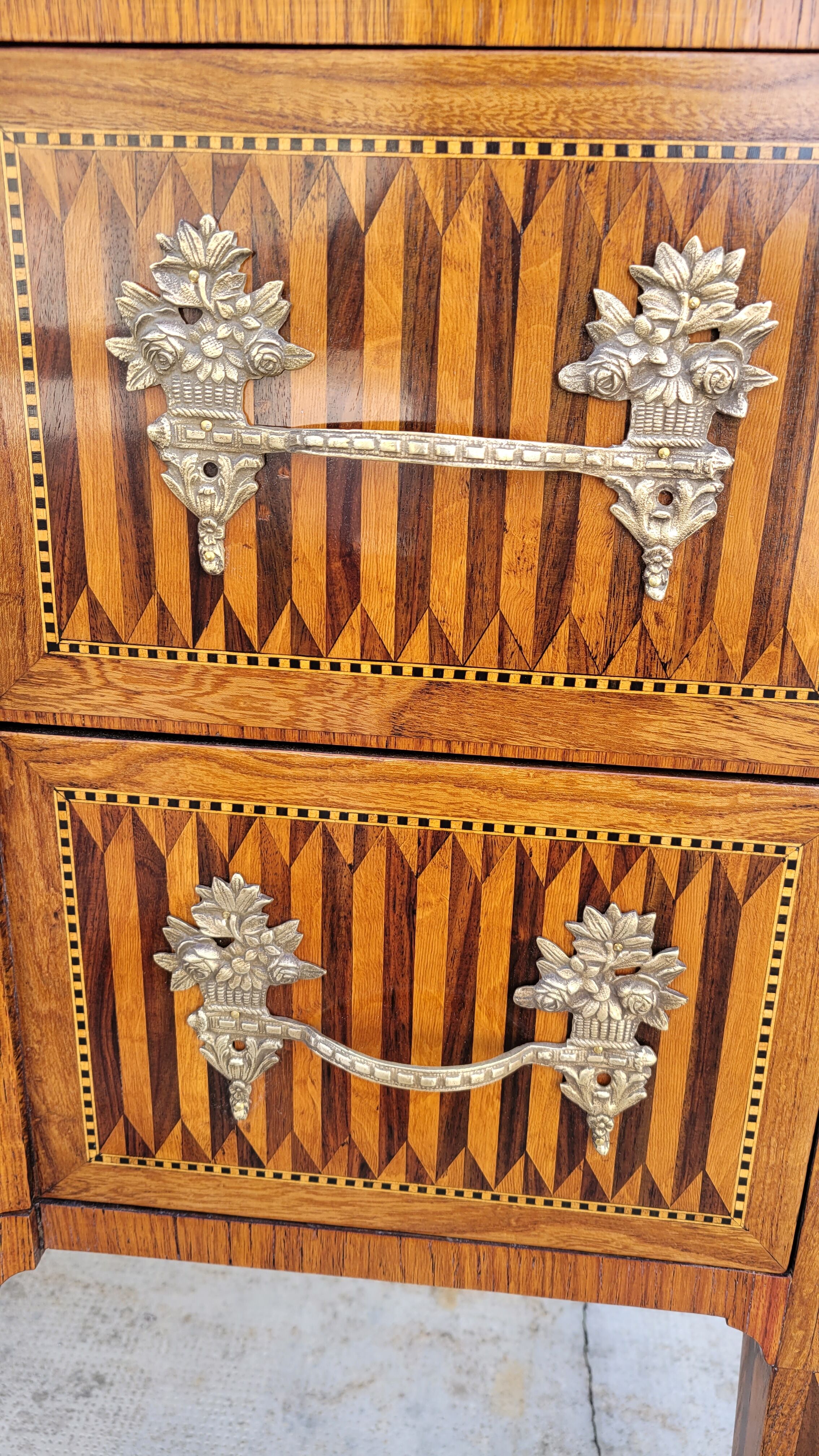 Louis XVI jumping chest of drawers in marquetry 19th