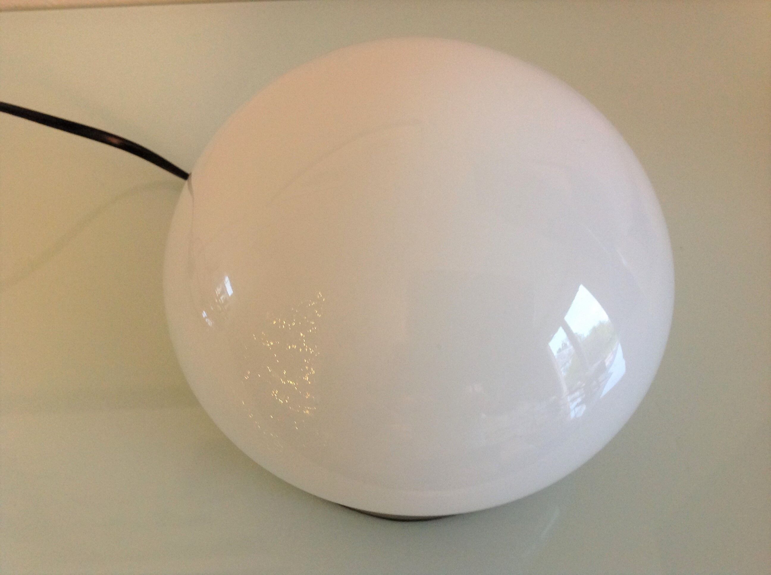 Bedside lamp in white opaline and chromed metal, 70s-80s