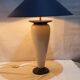 Set de 2 lampes de table vintage françaises châtain 68 cm bleu.