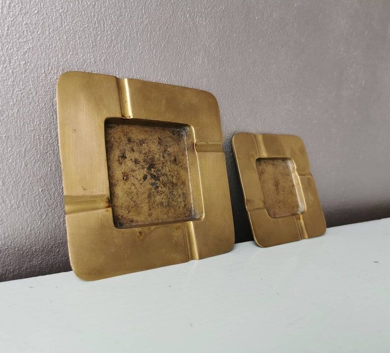 Set of 2 brass ashtrays of vintage design, 80s