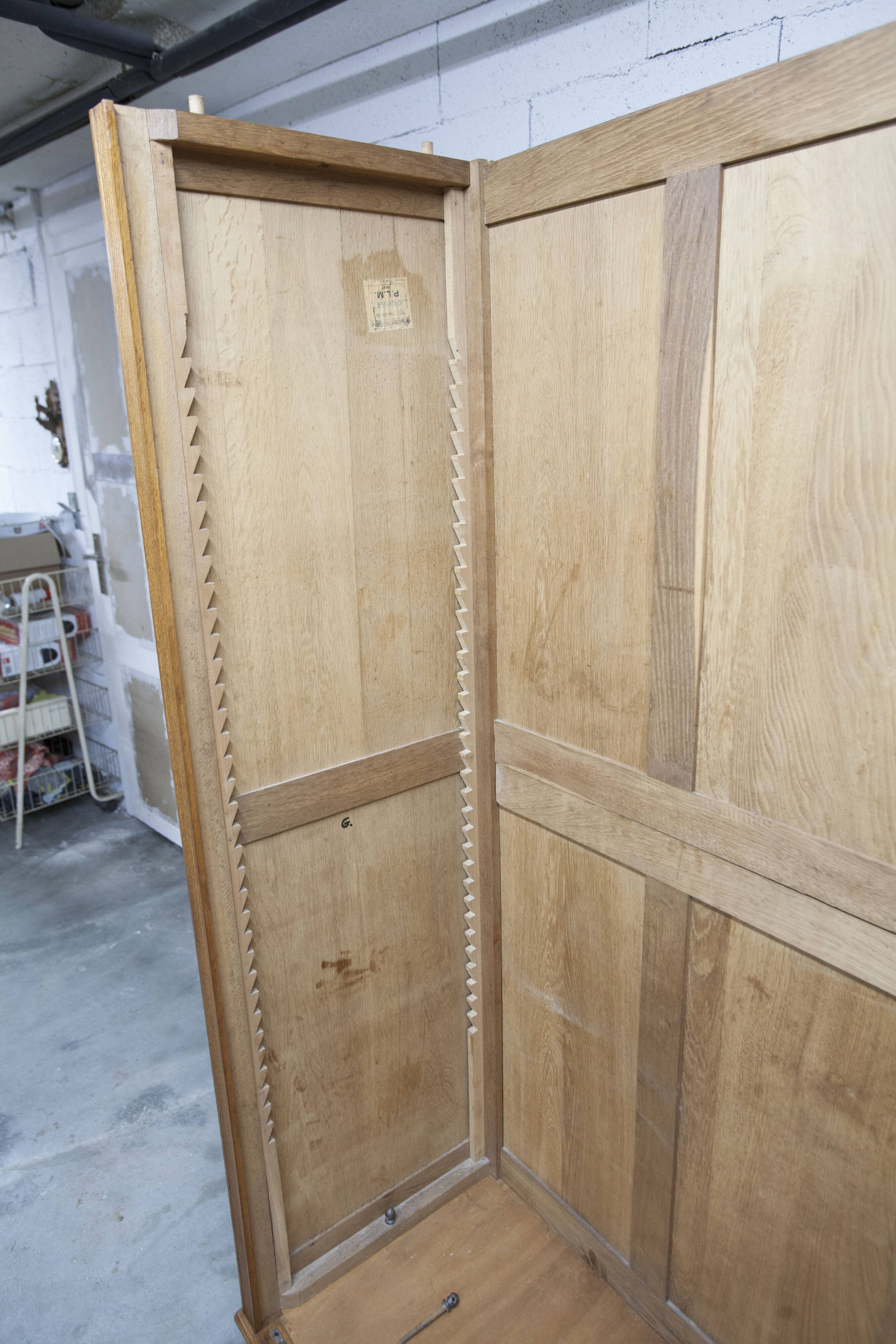 Art Deco oak sculpted wardrobe - Flemish workshop circa 1930