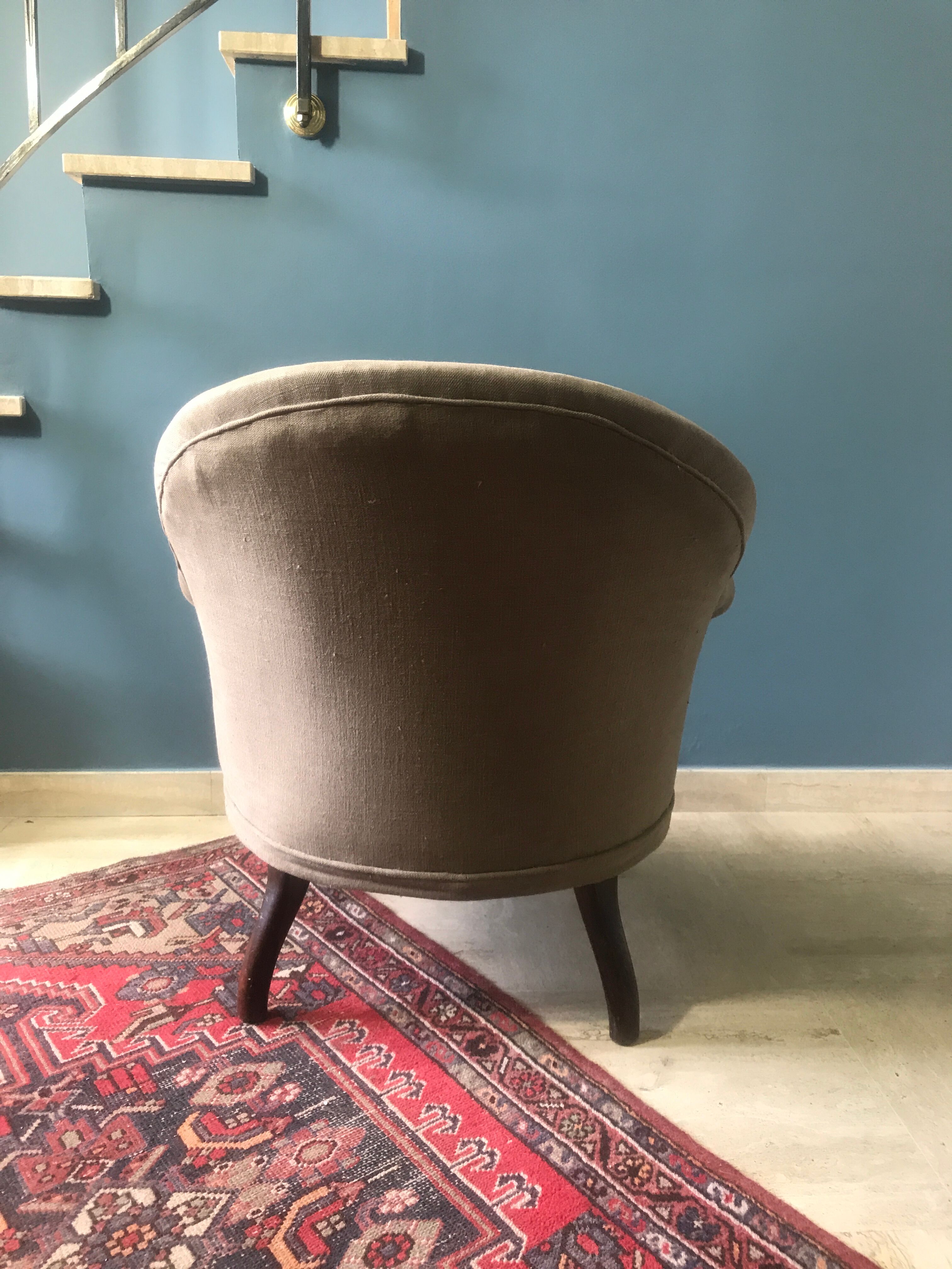 Old toad chair