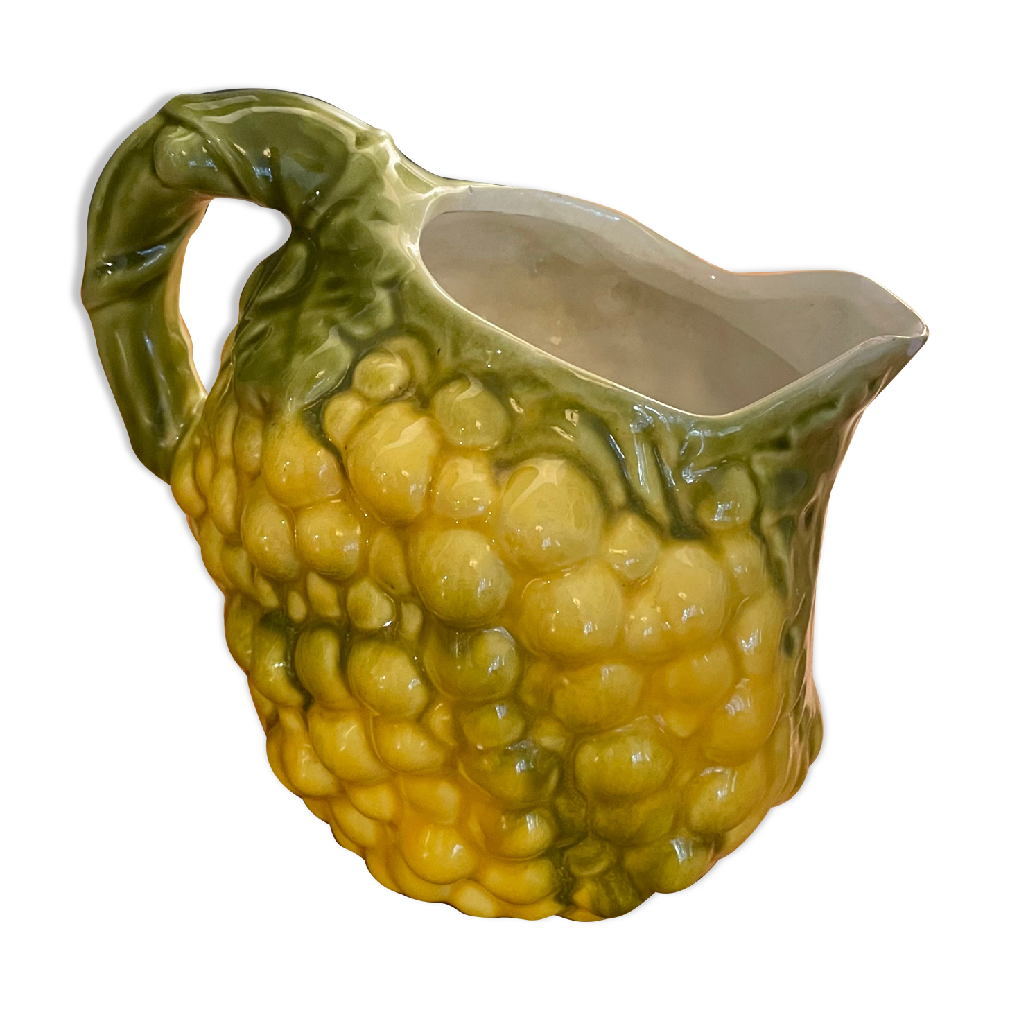 Pitcher bunch yellow and green grape slurry