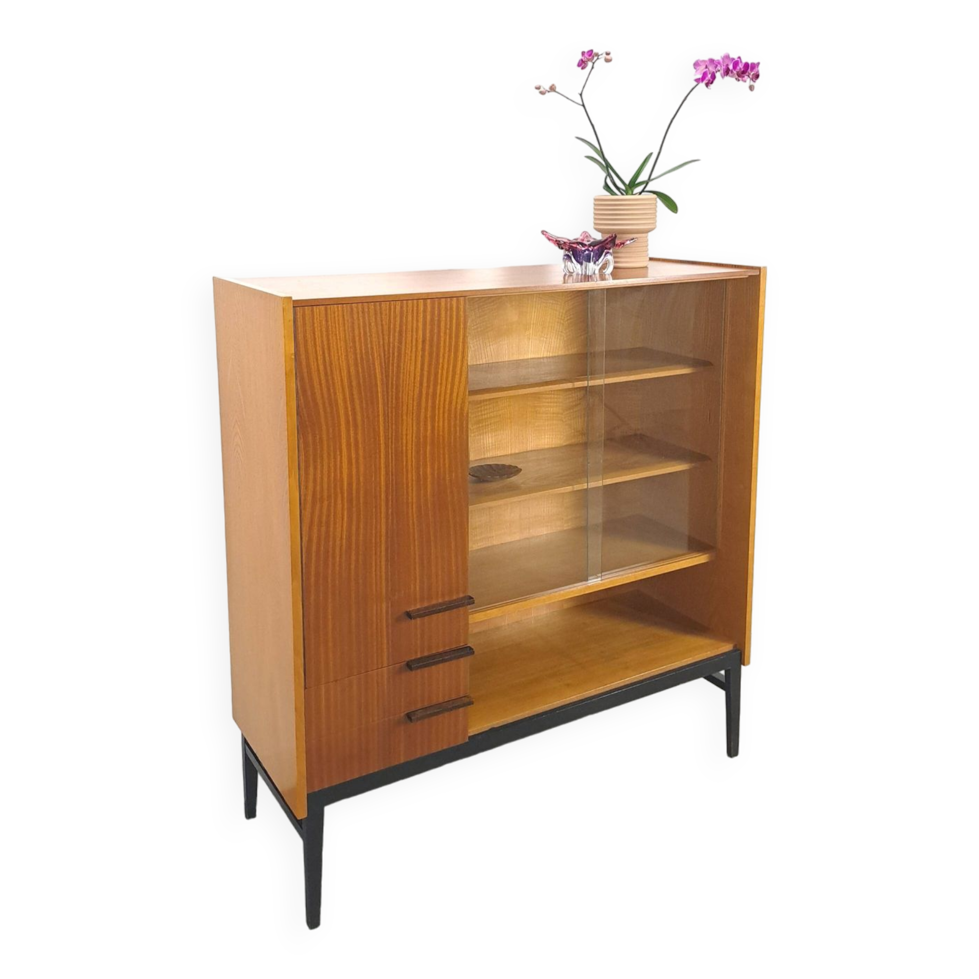 Design Mezulanik showcase with shelves