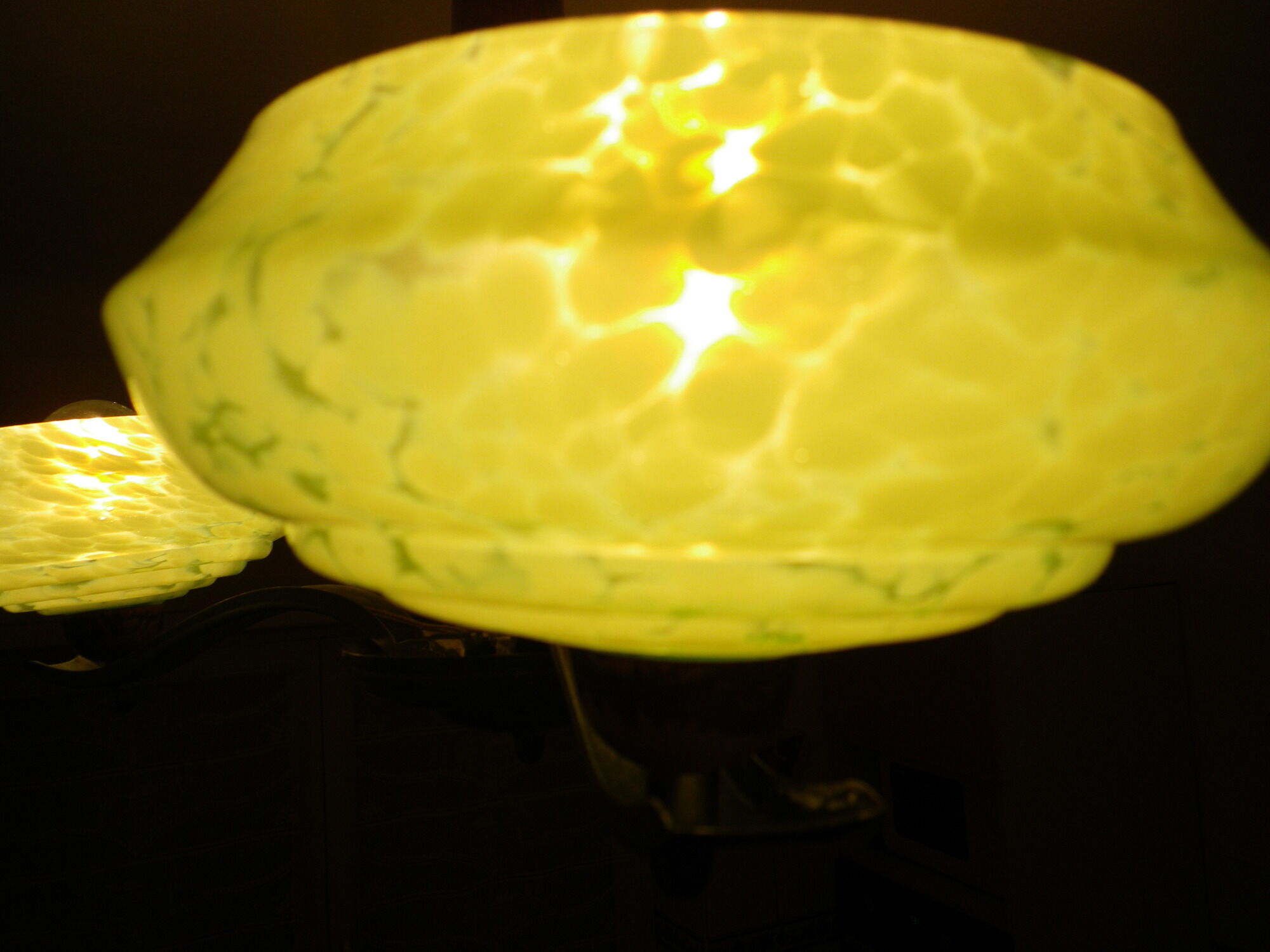Lustre en opaline des années 1960