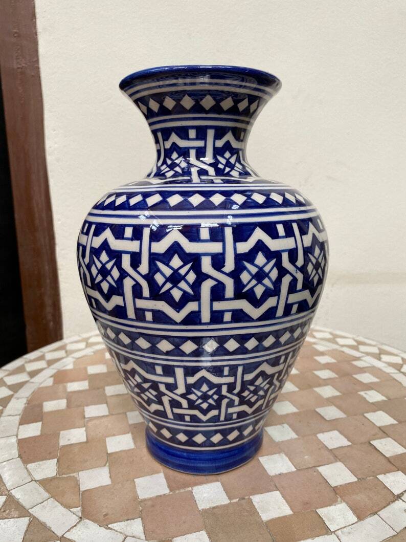 Vase en céramique marocain de Fes , fait main et peint à la main. Moroccan