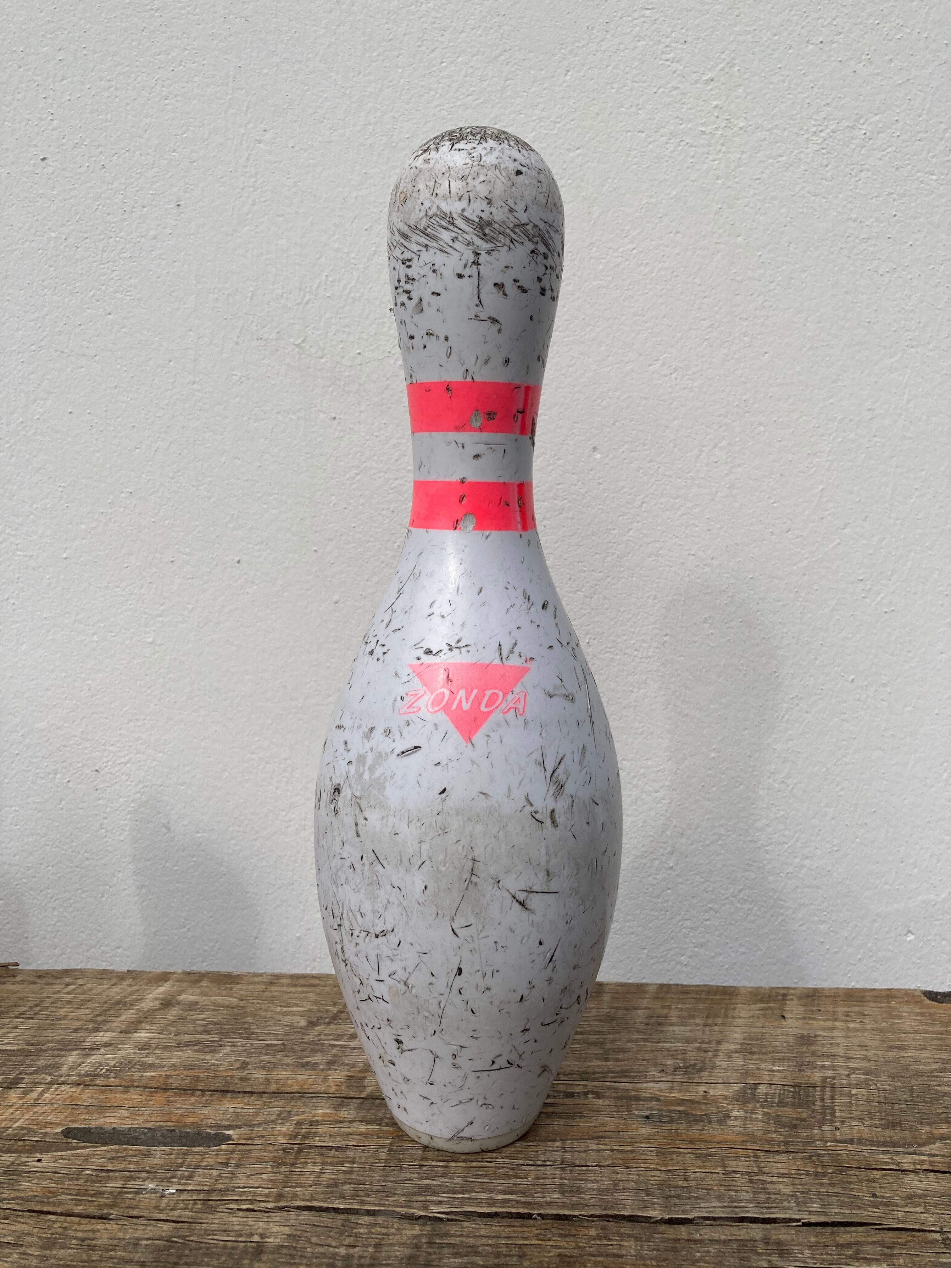 Bowling bowling - vintage game pink white