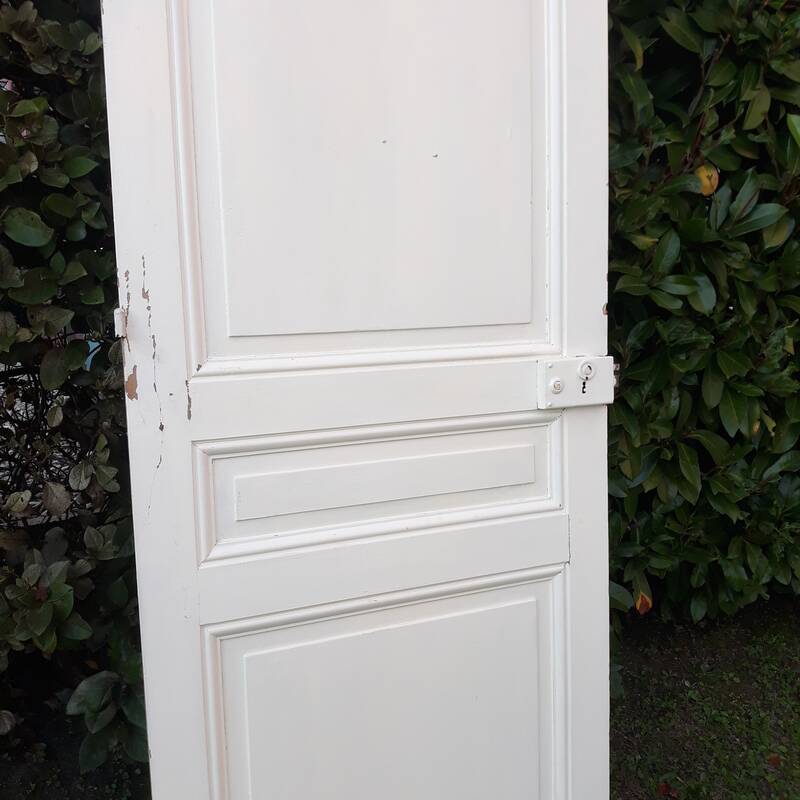 Communication door H220xW80.5cm, old panelled with moulding.