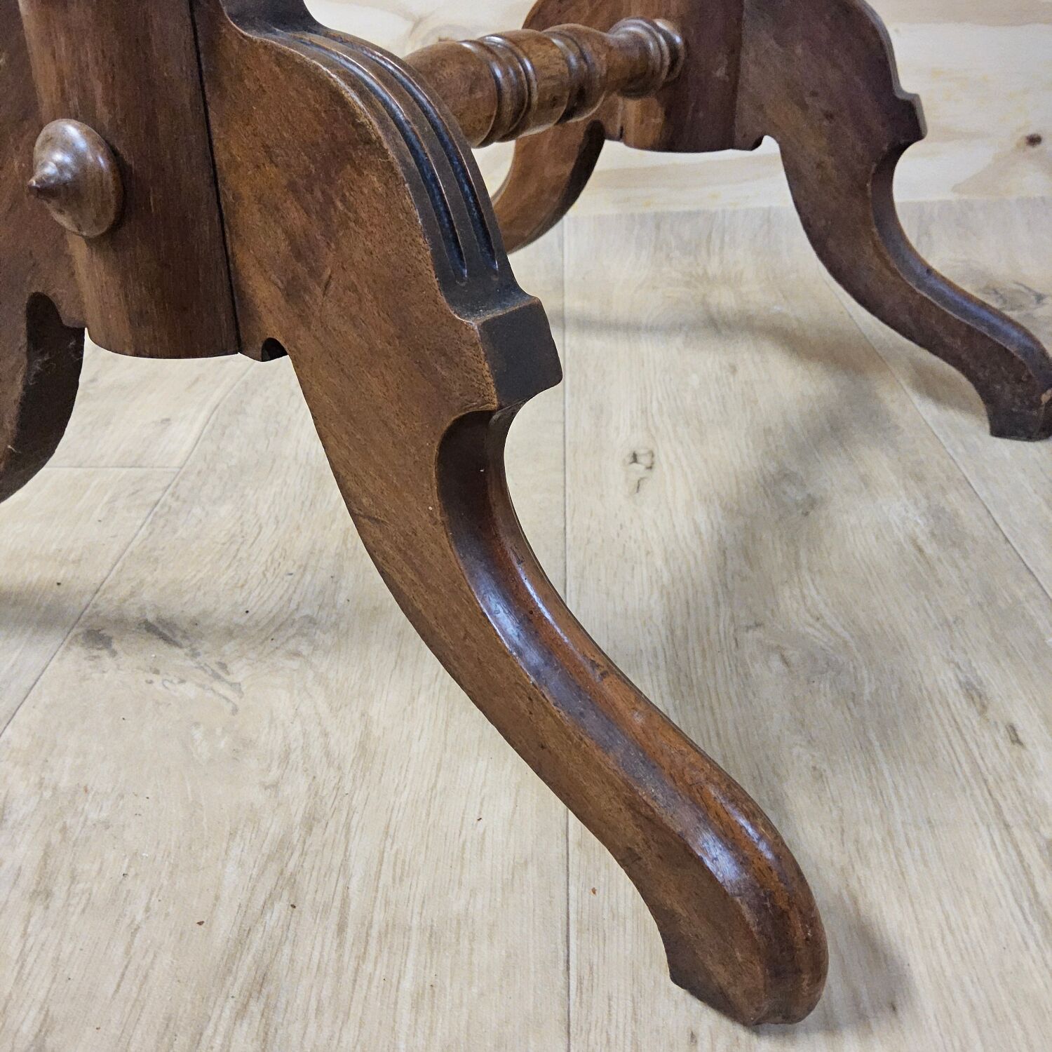 Antique walnut sewing table (19th century) Biedermeier side table