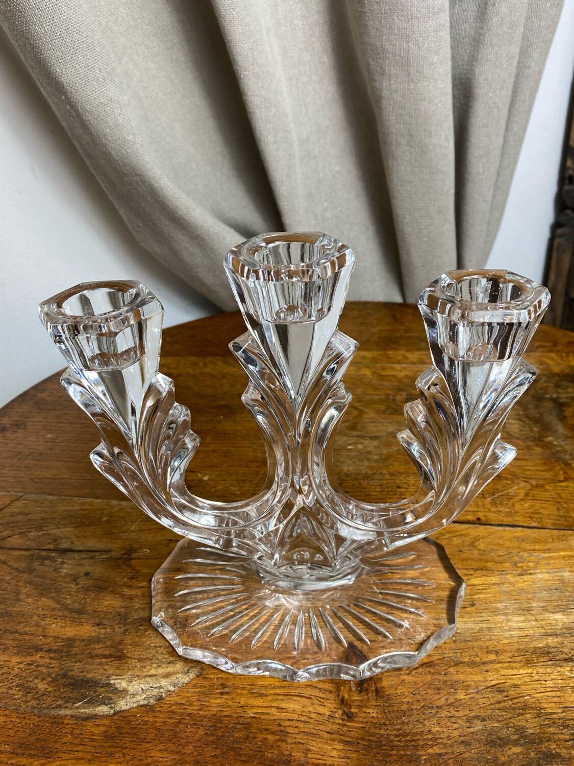 Three-light candlestick in molded crystal