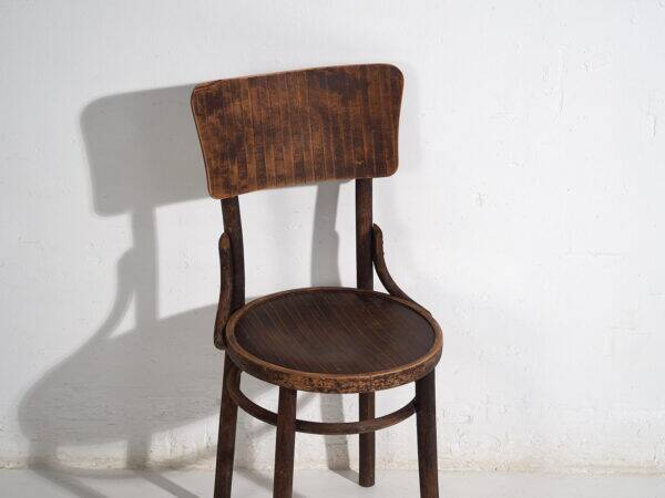 Antique bentwood dining chairs (circa 1920). Set of 4