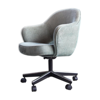 Knoll saarinen executive chair in original textile, swivel base