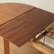 Table à manger extensible élégante par Ruscheweyh, années 1930, noyer