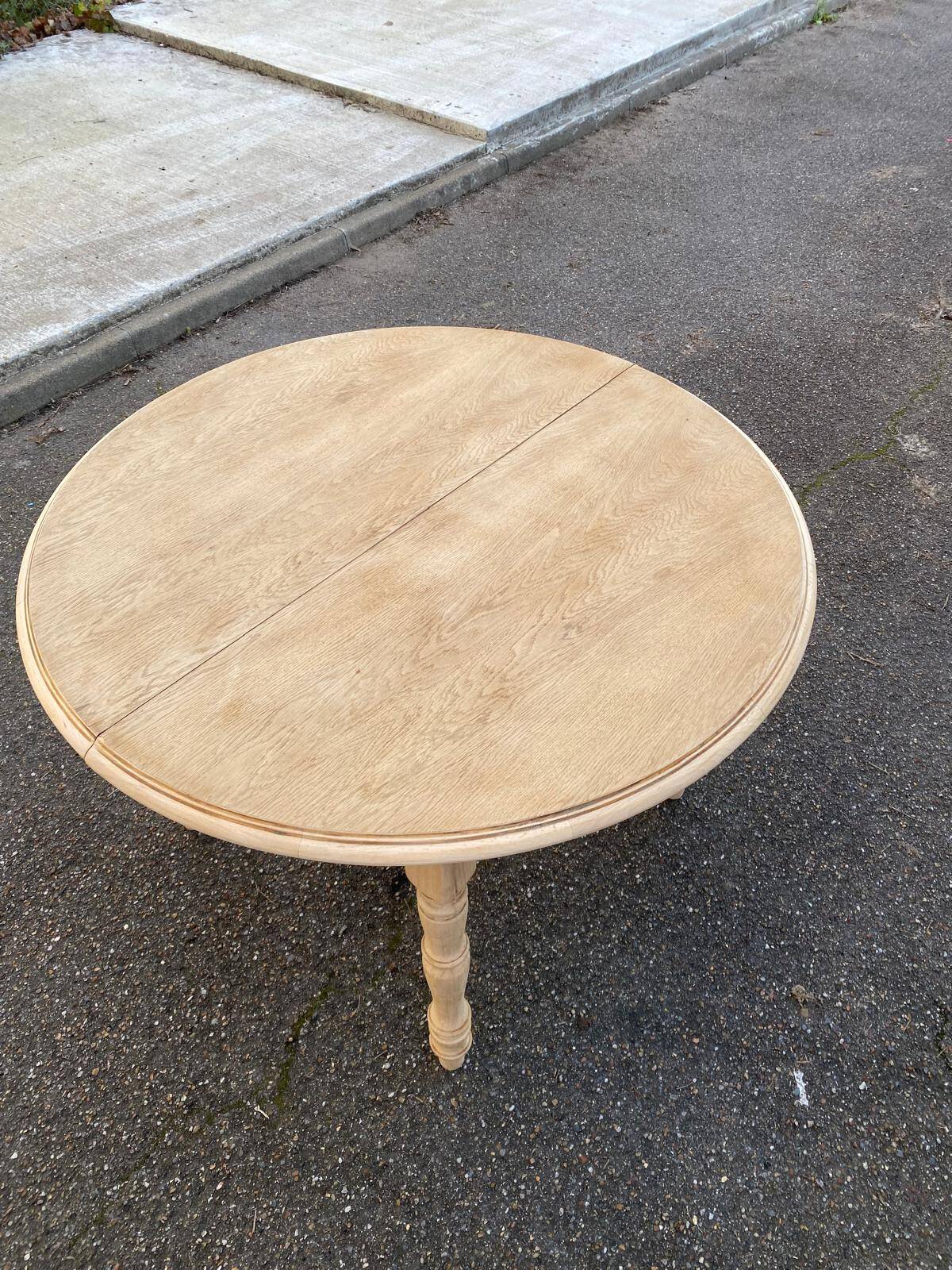 Renovated Louis Philippe round extendable dining table 115cm for 6 people.