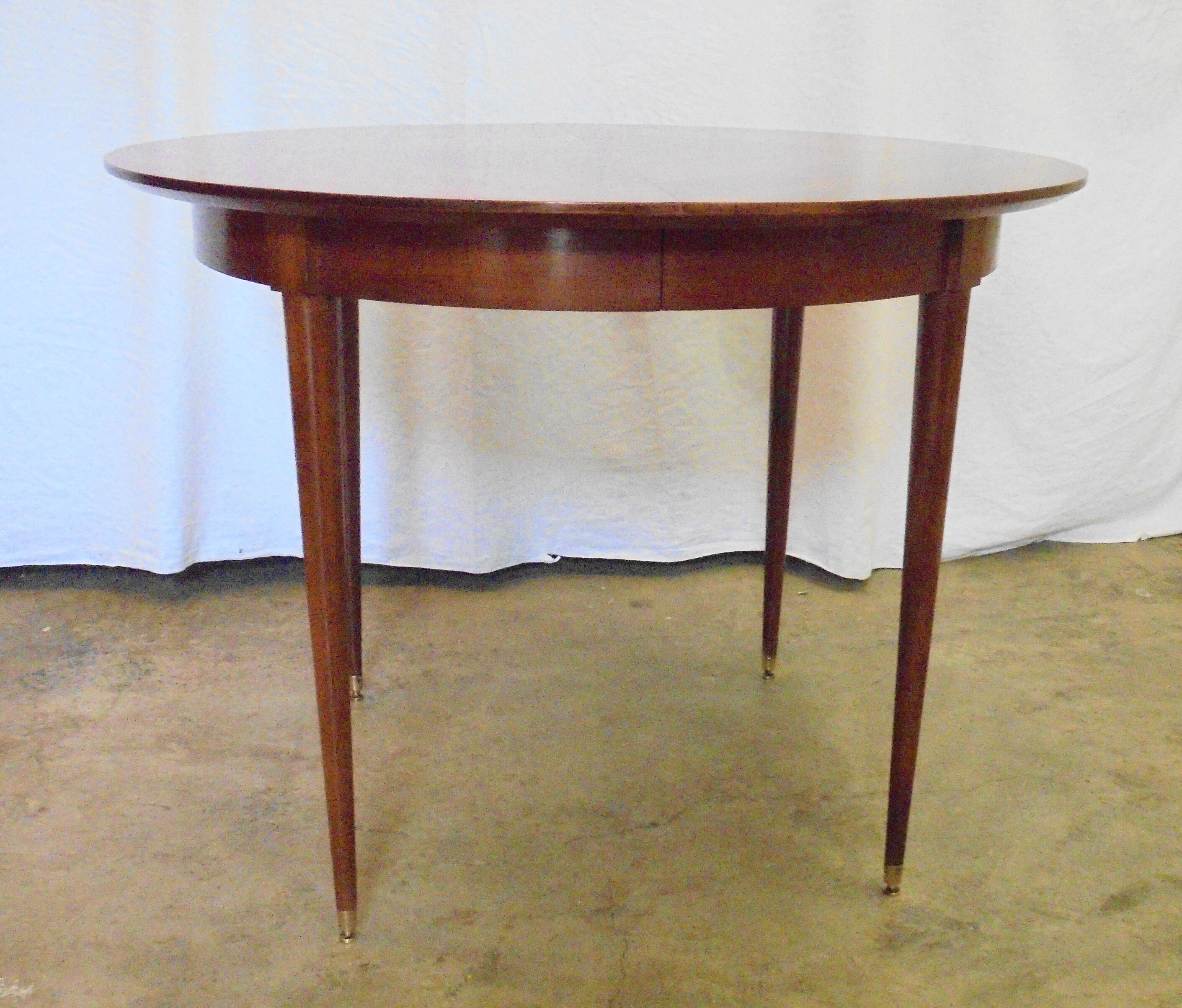 Mahogany round table with 4 extensions from the 1950s