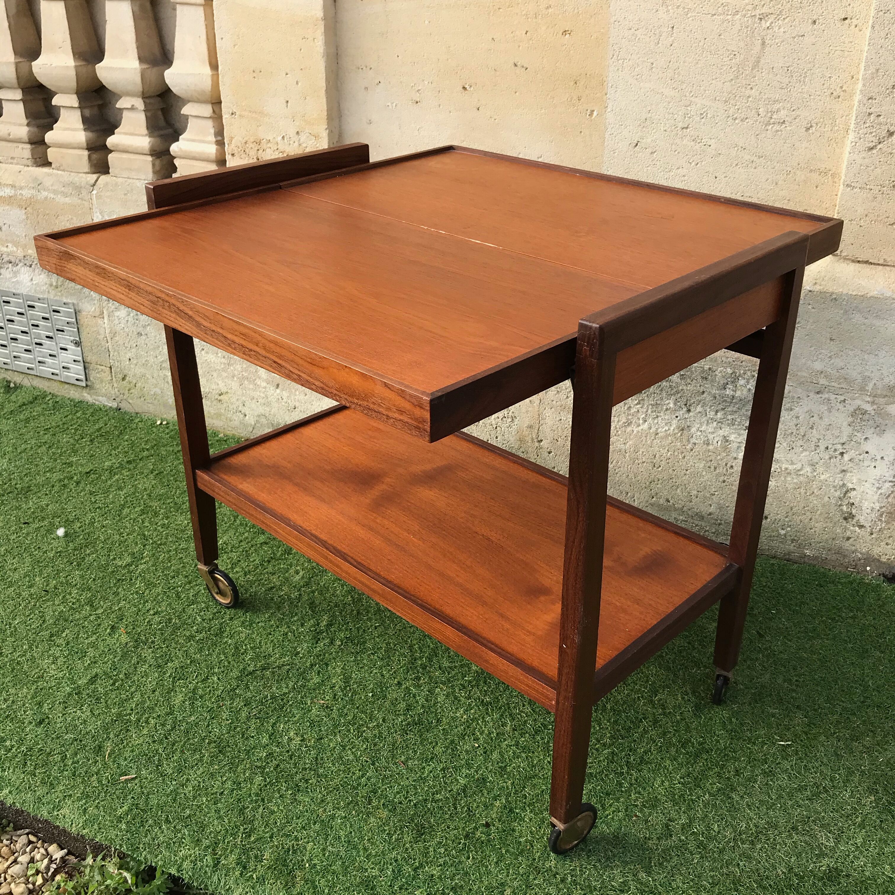 System-powered rolling service