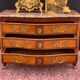 Commode galbée en marqueterie d’époque Rrégence
