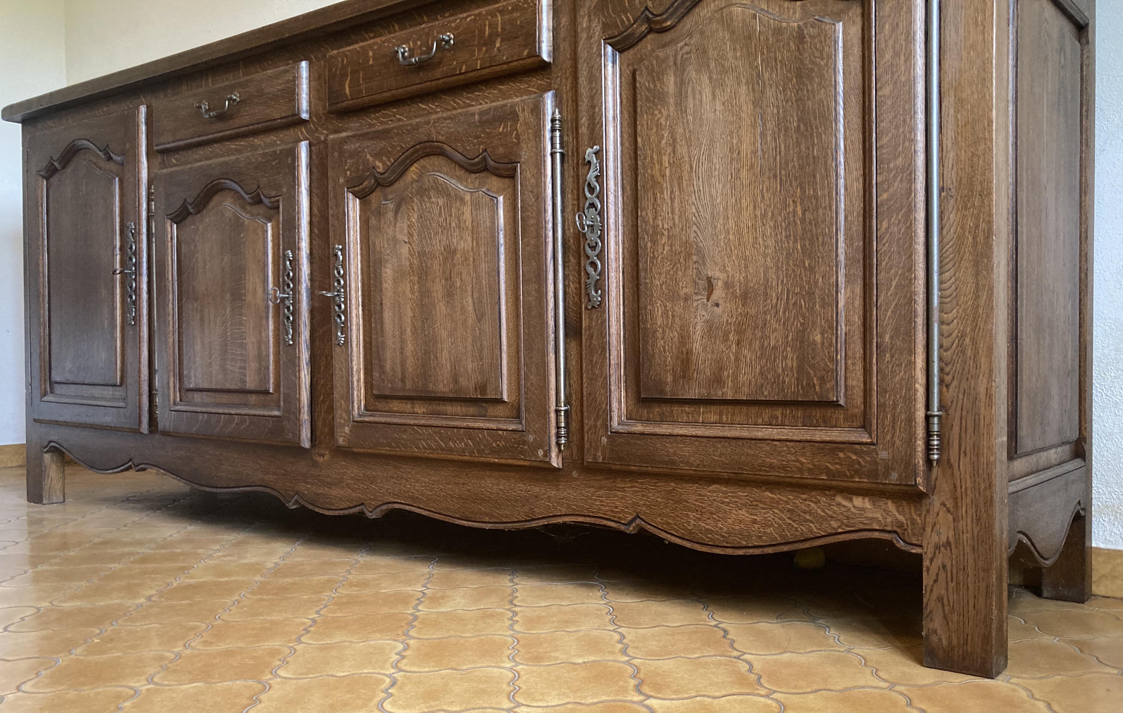 Low buffet in solid chene 4 doors