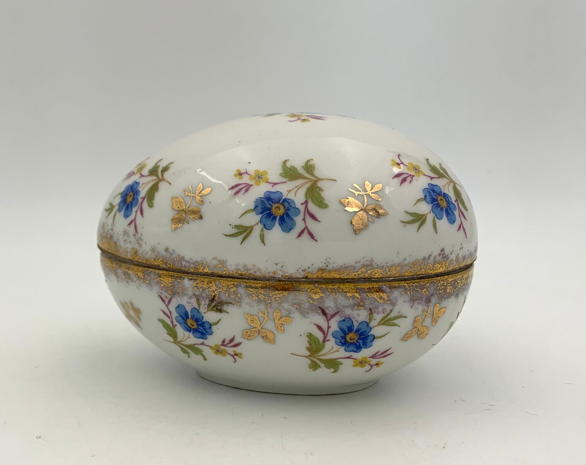 Vintage box in Limoges porcelain, egg shape, floral decoration - twentieth century