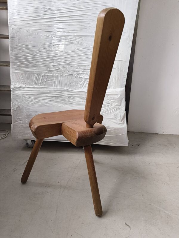 Tabouret primitif brutaliste en pin